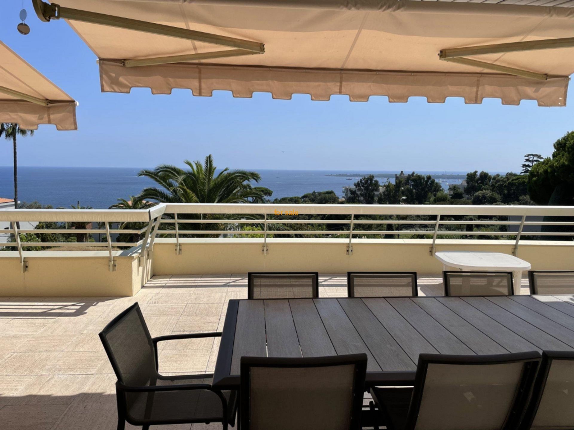 Condominium dans Golfe-Juan, Provence-Alpes-Cote d'Azur 10030305