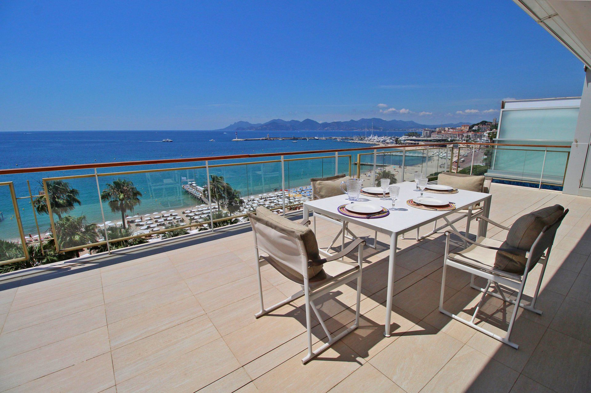 Condominium dans Cannes, Provence-Alpes-Côte d'Azur 10030319