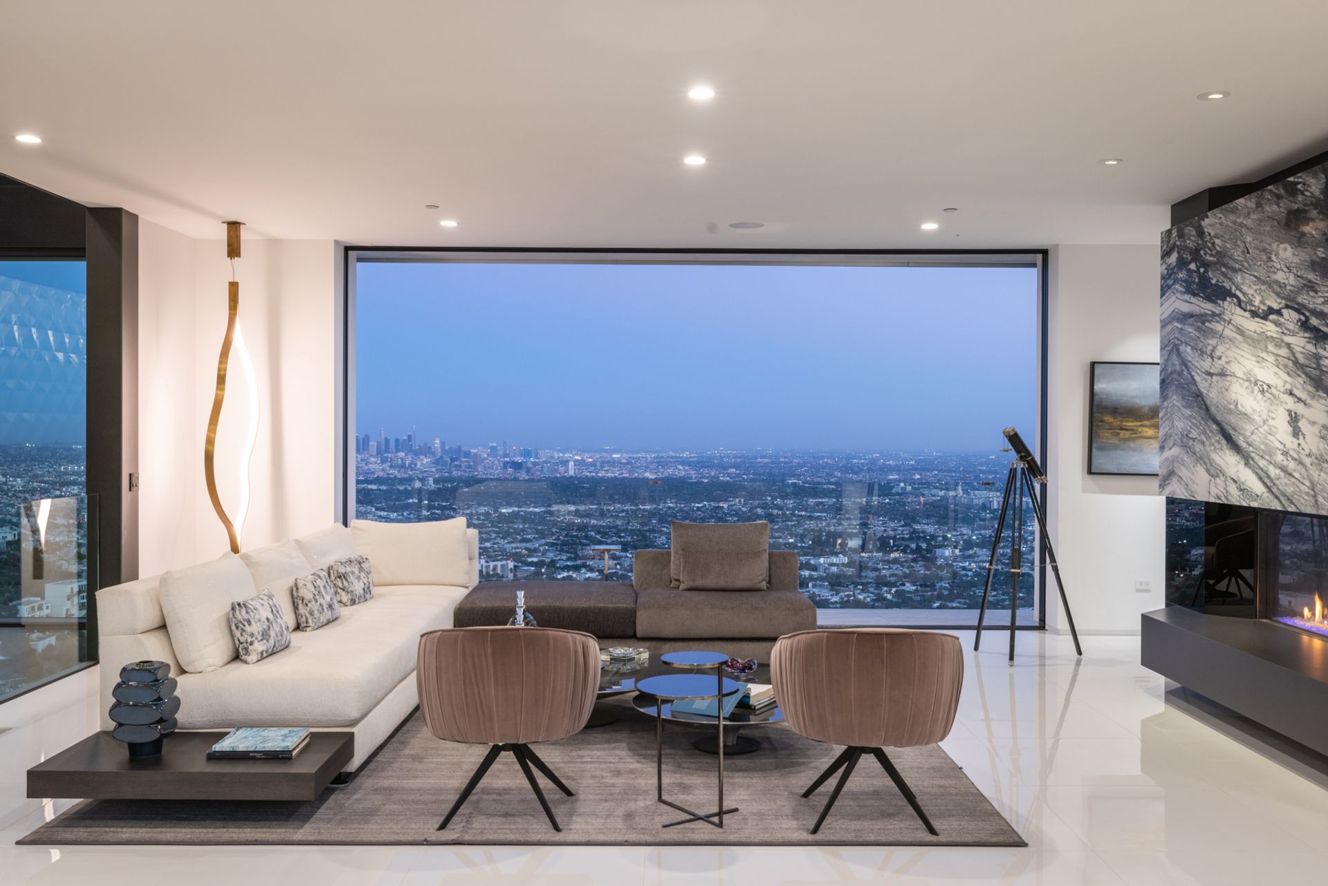 Condominium in Los Angeles, California 10034241