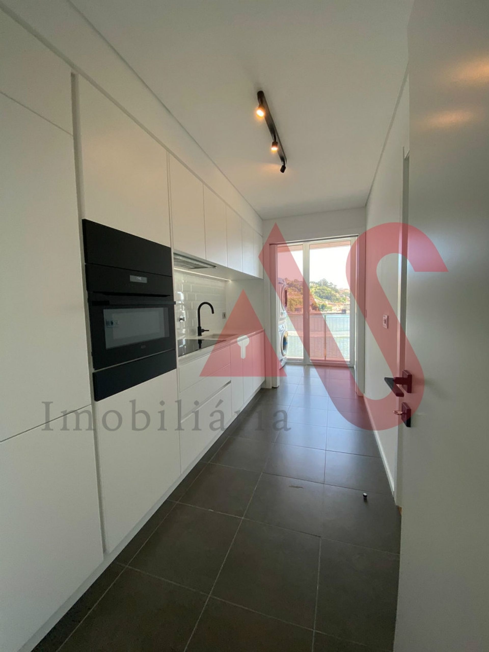 Condominium in Lordelo do Ouro, Porto 10034330