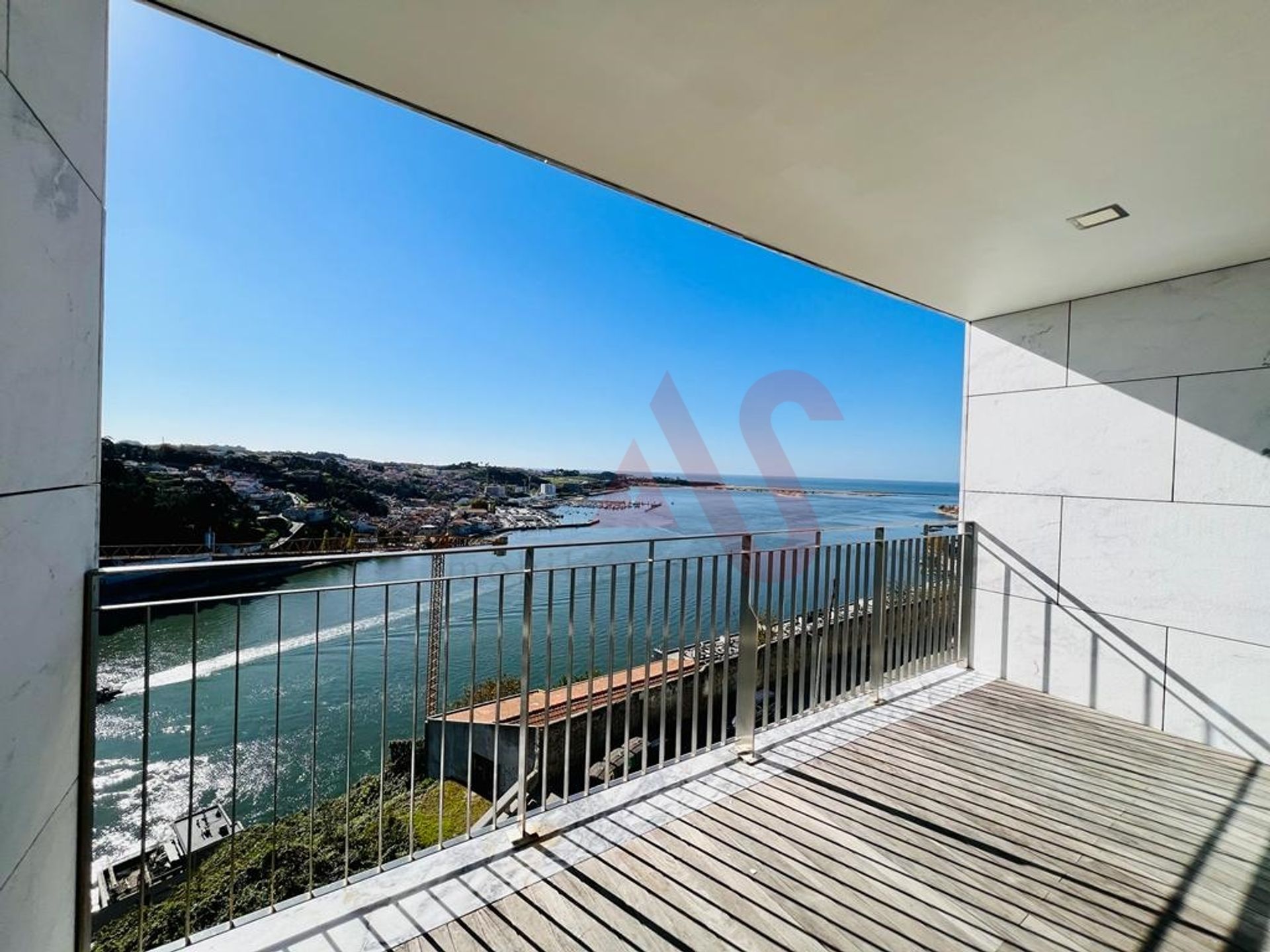 Condominium in Lordelo do Ouro, Porto 10034768