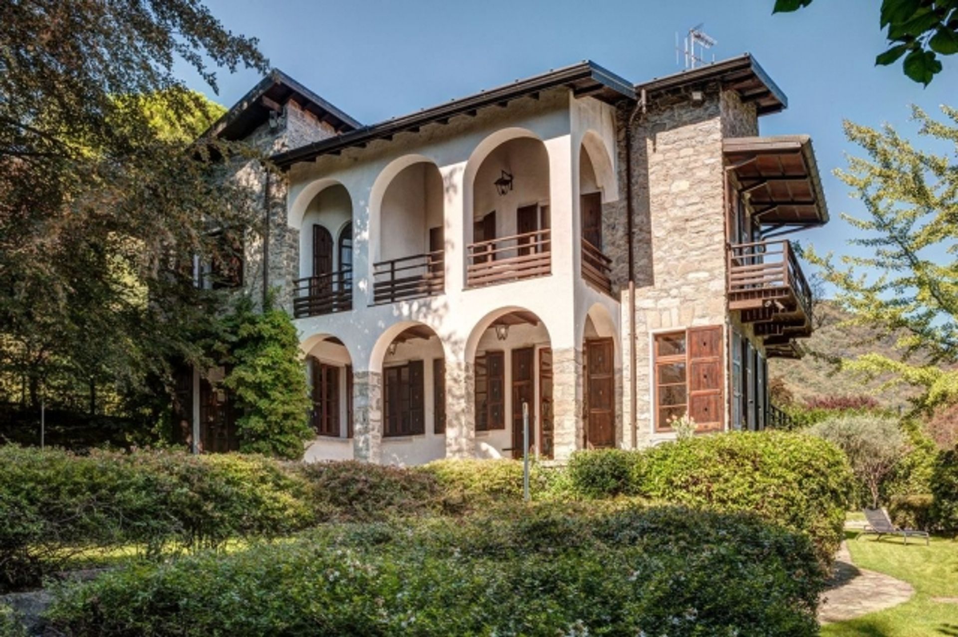 Huis in Oliveto Lario, Lombardy 10042363