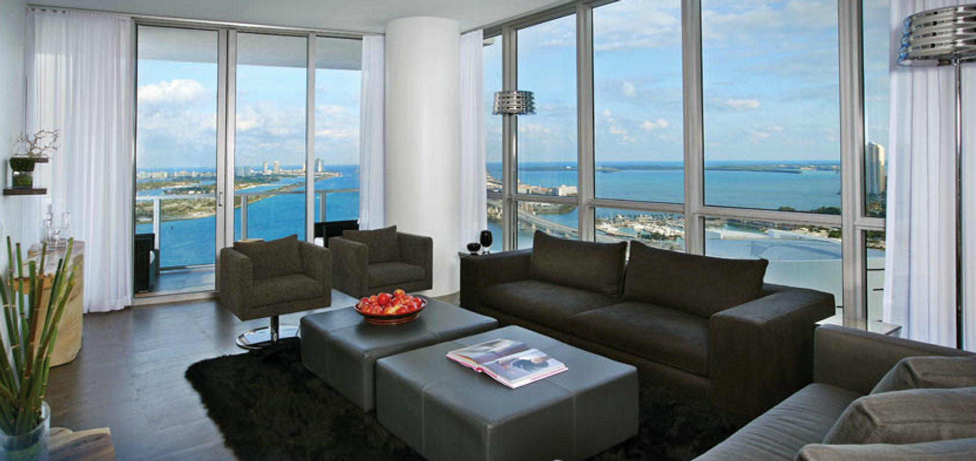 Condominium in Downtown Miami, Florida 10042404