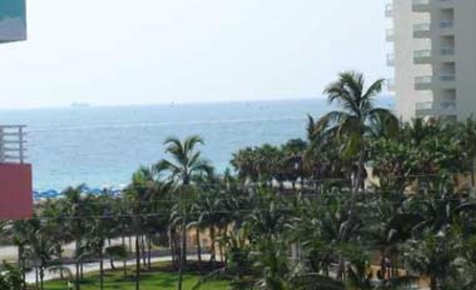 קוֹנדוֹמִינִיוֹן ב South Beach, Florida 10042443