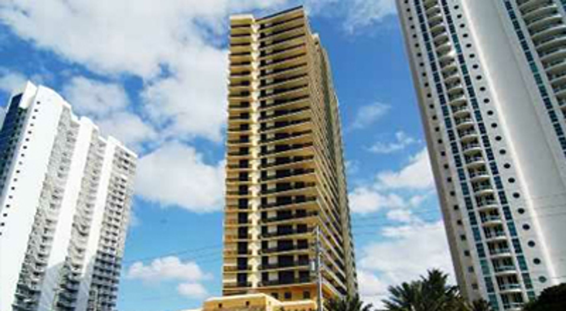 Condominium in Sunny Isles Beach, Florida 10042512