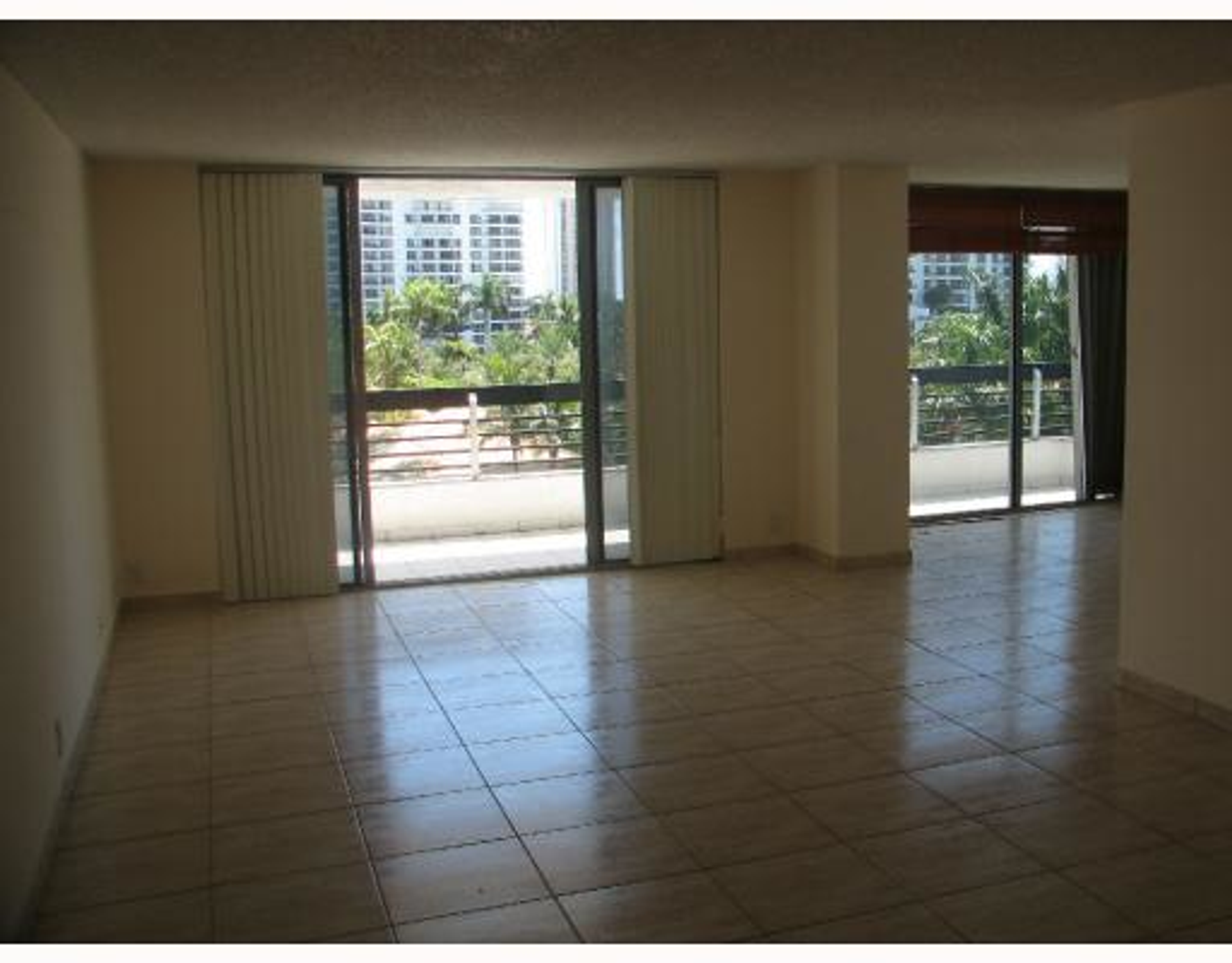 Condominium in Pittsburg, Florida 10042529