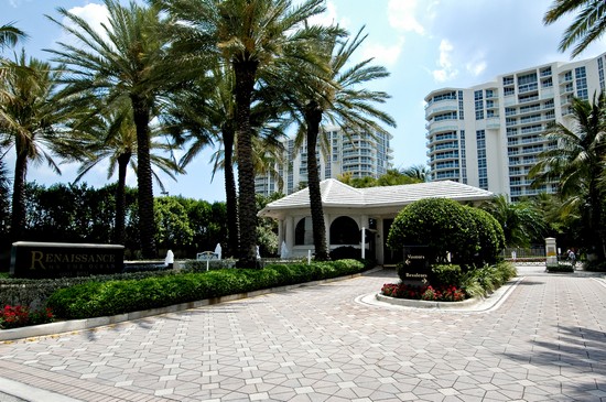 Condominium in Hollywood, Florida 10042541