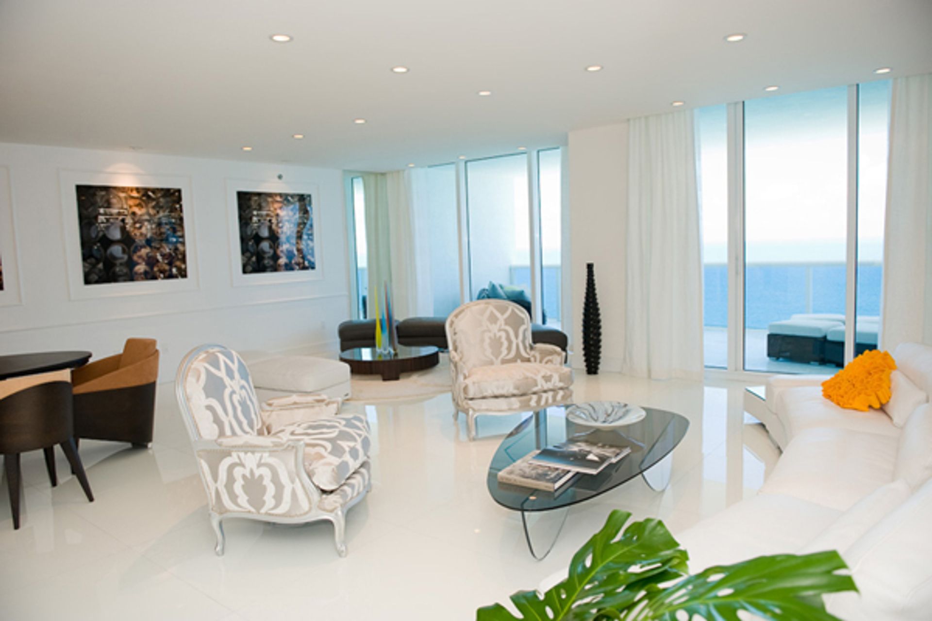 Condominium in Hollywood, Florida 10042546