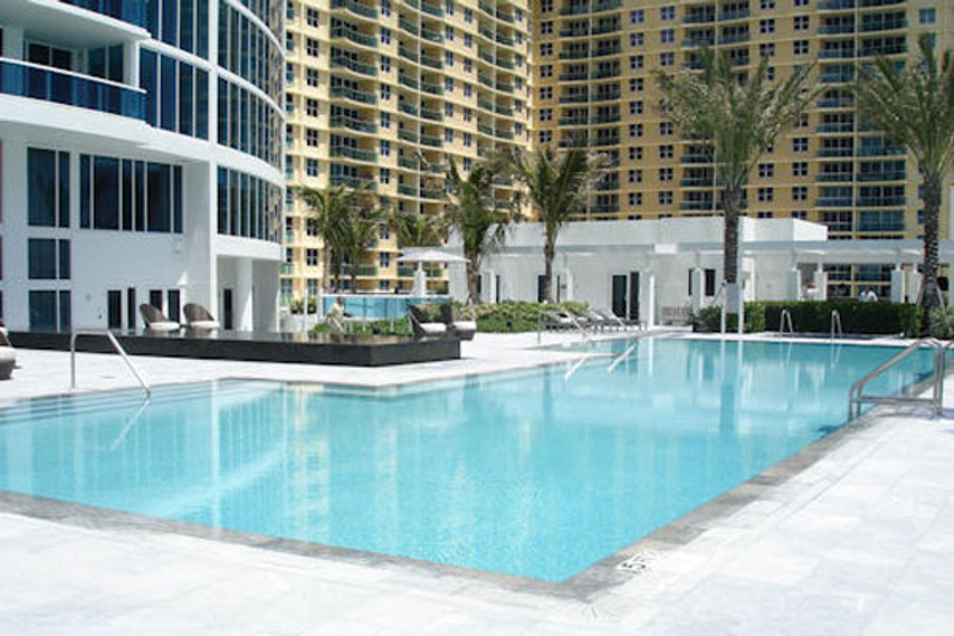 Condominium in Hollywood, Florida 10042546