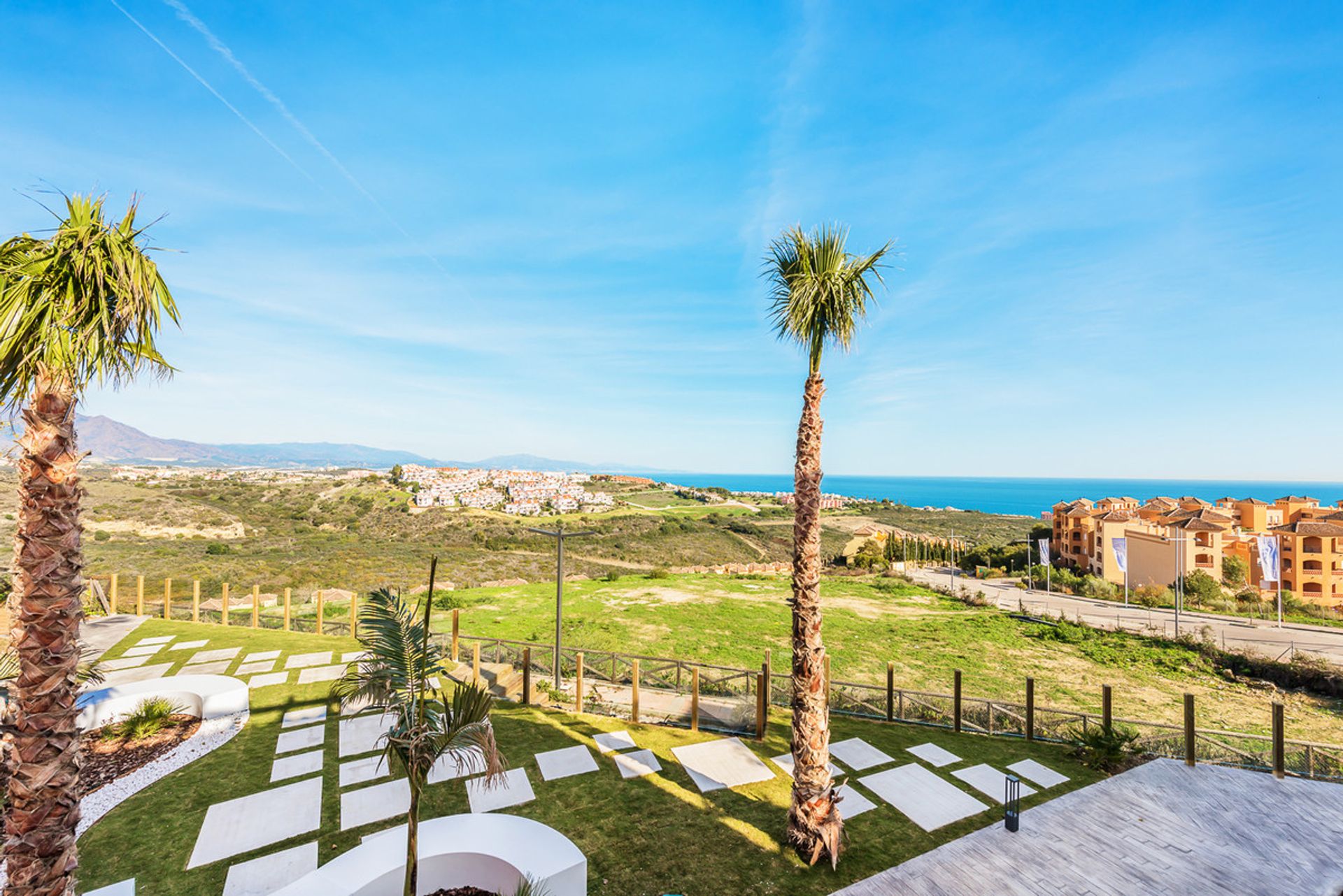 Condominium in Castillo de Sabinillas, Andalusië 10043007