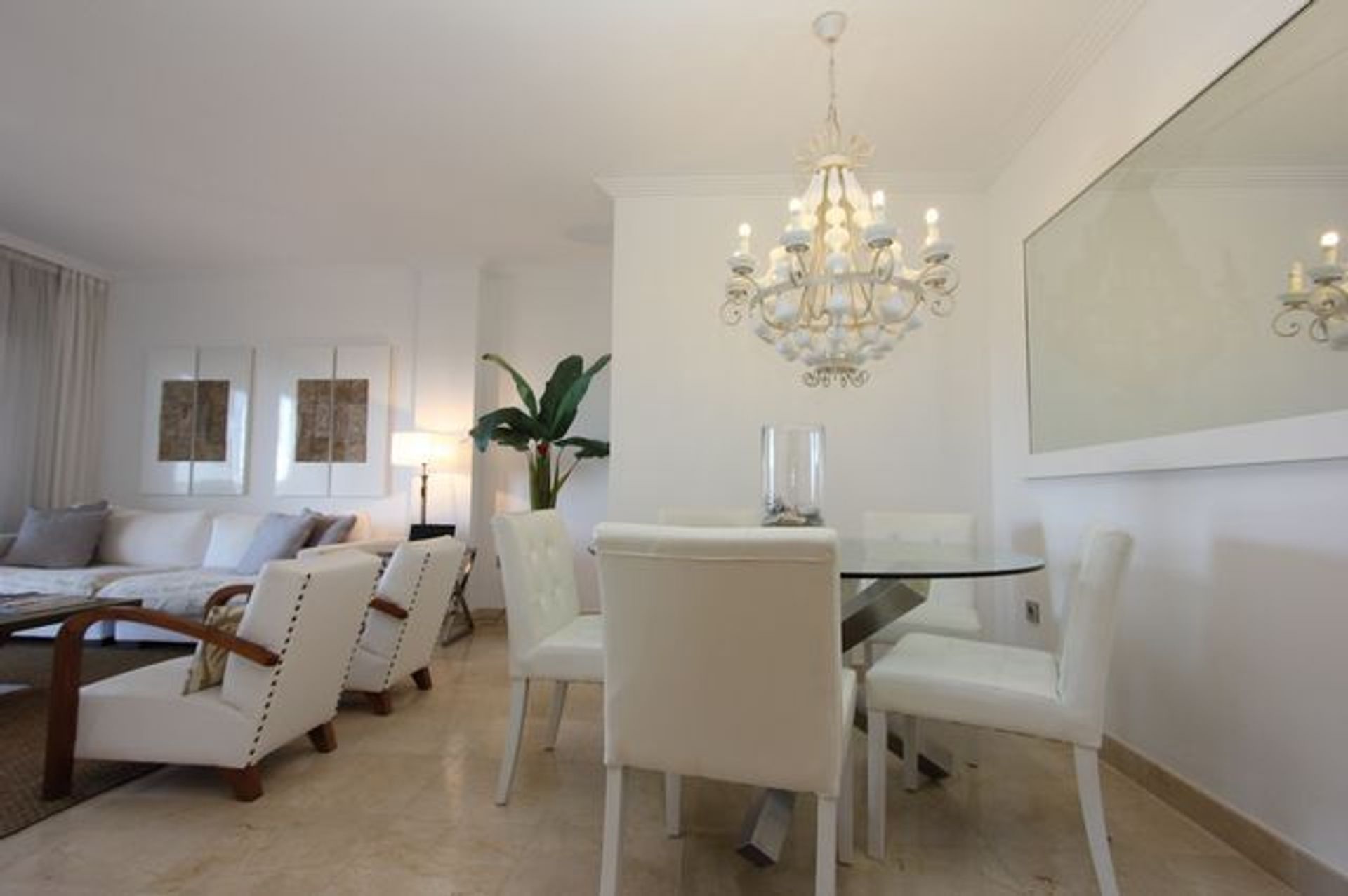 Condominium in Benahavis, Andalusia 10043832