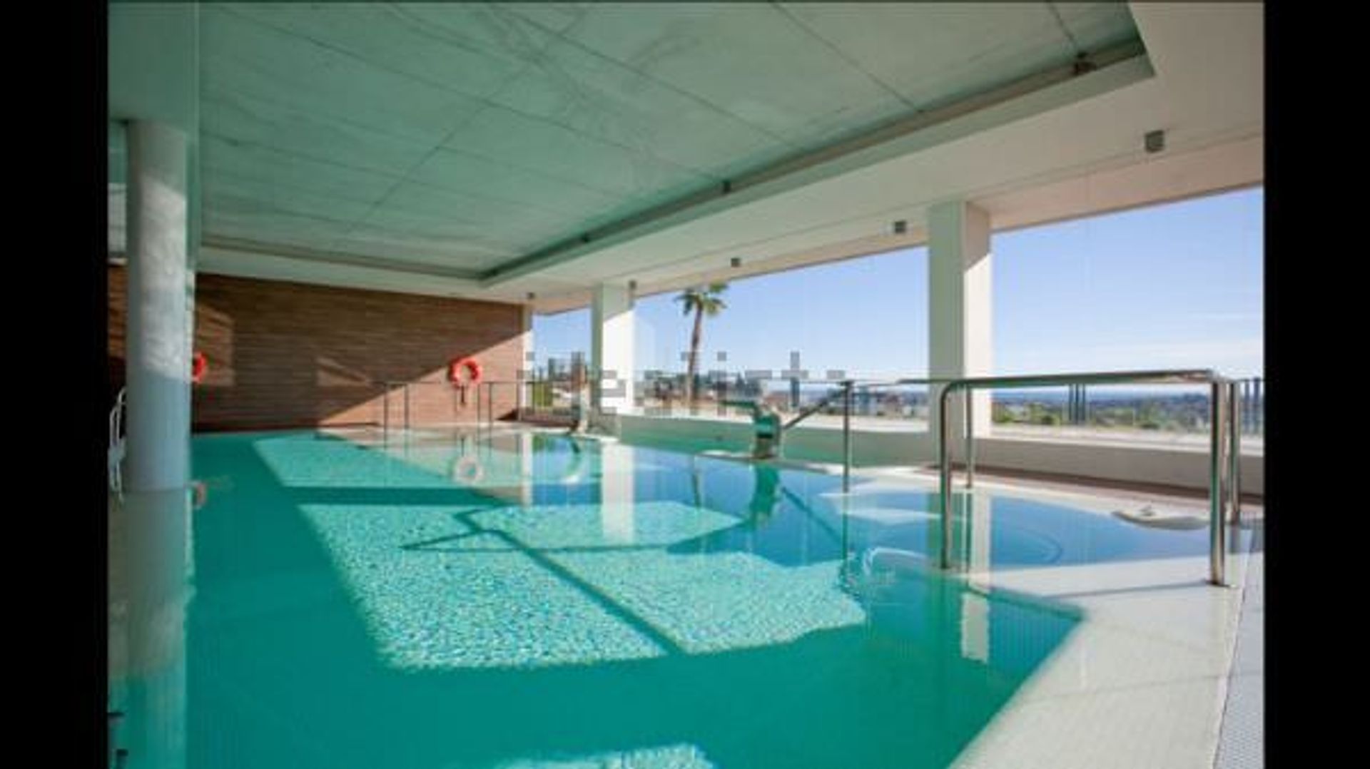 Condominium in Benahavis, Andalusia 10043957