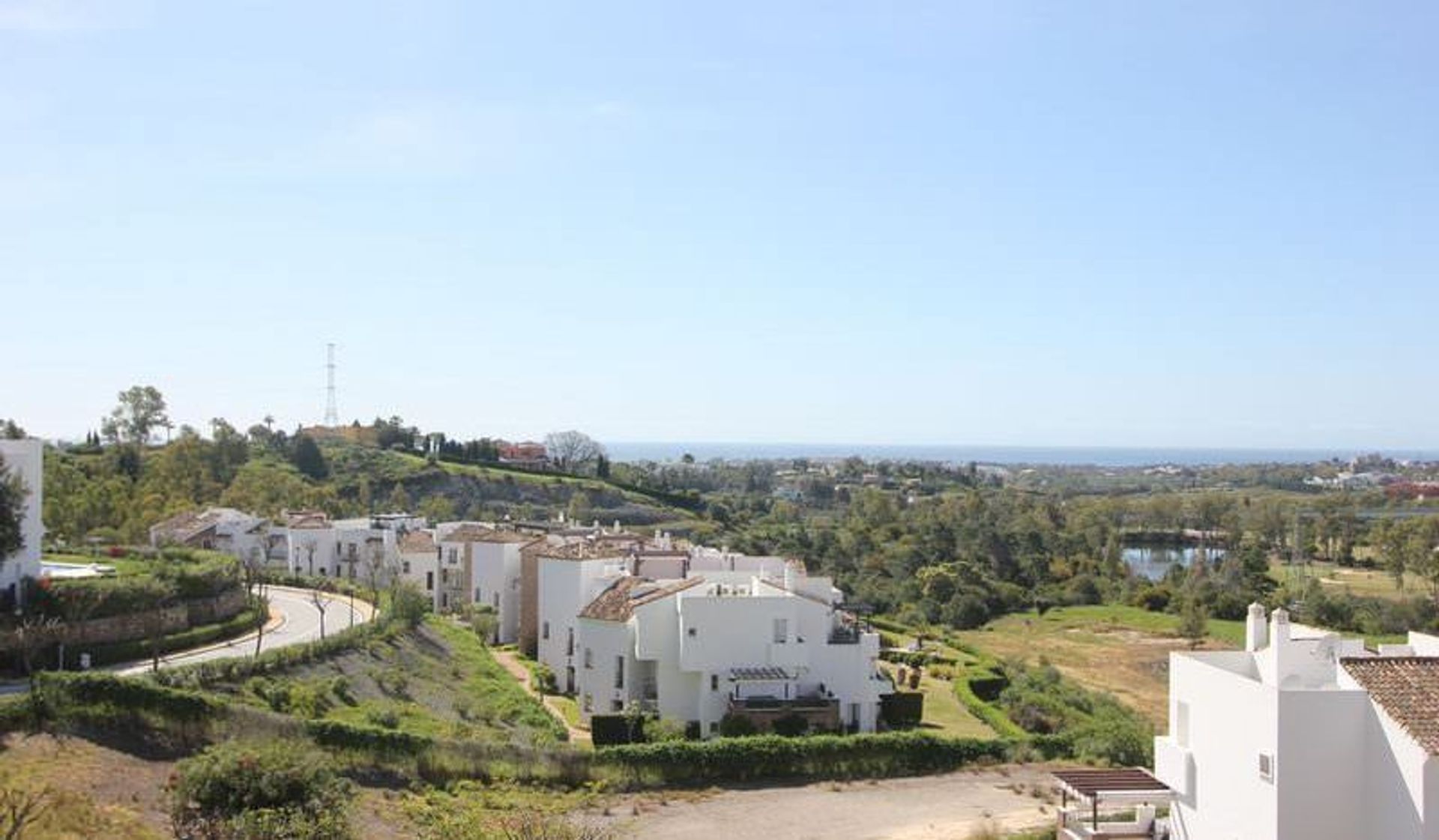 Condominium in Benahavis, Andalusia 10043957