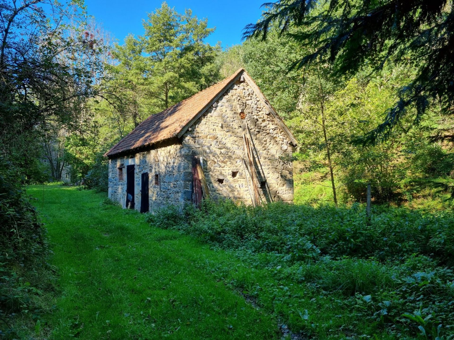 Інший в Saint Priest Des Champs, Auvergne 10047257