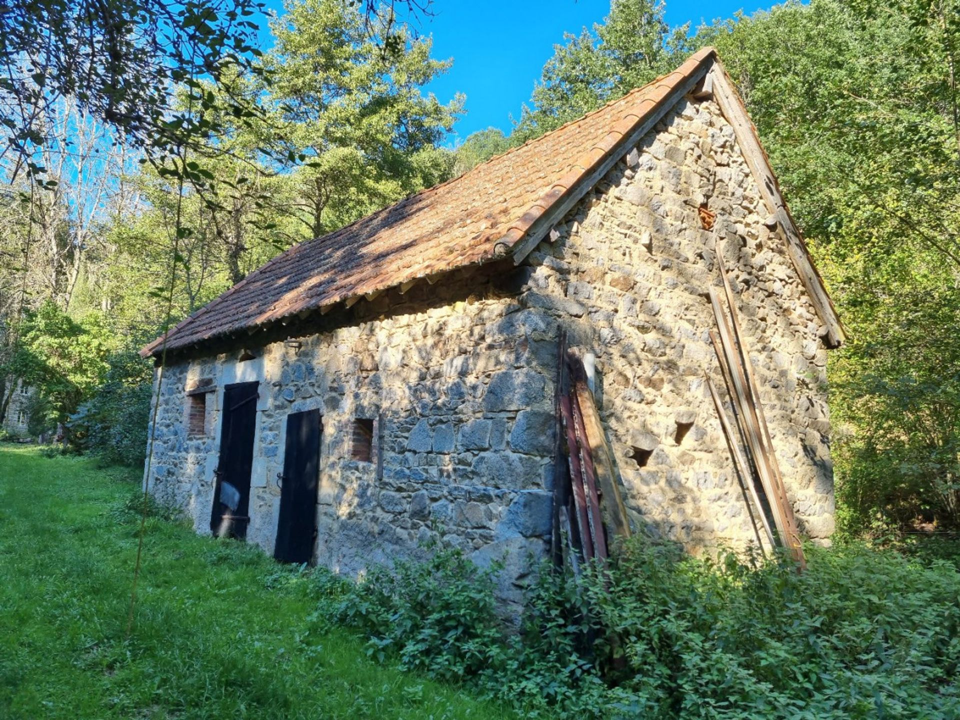 Інший в Saint Priest Des Champs, Auvergne 10047257