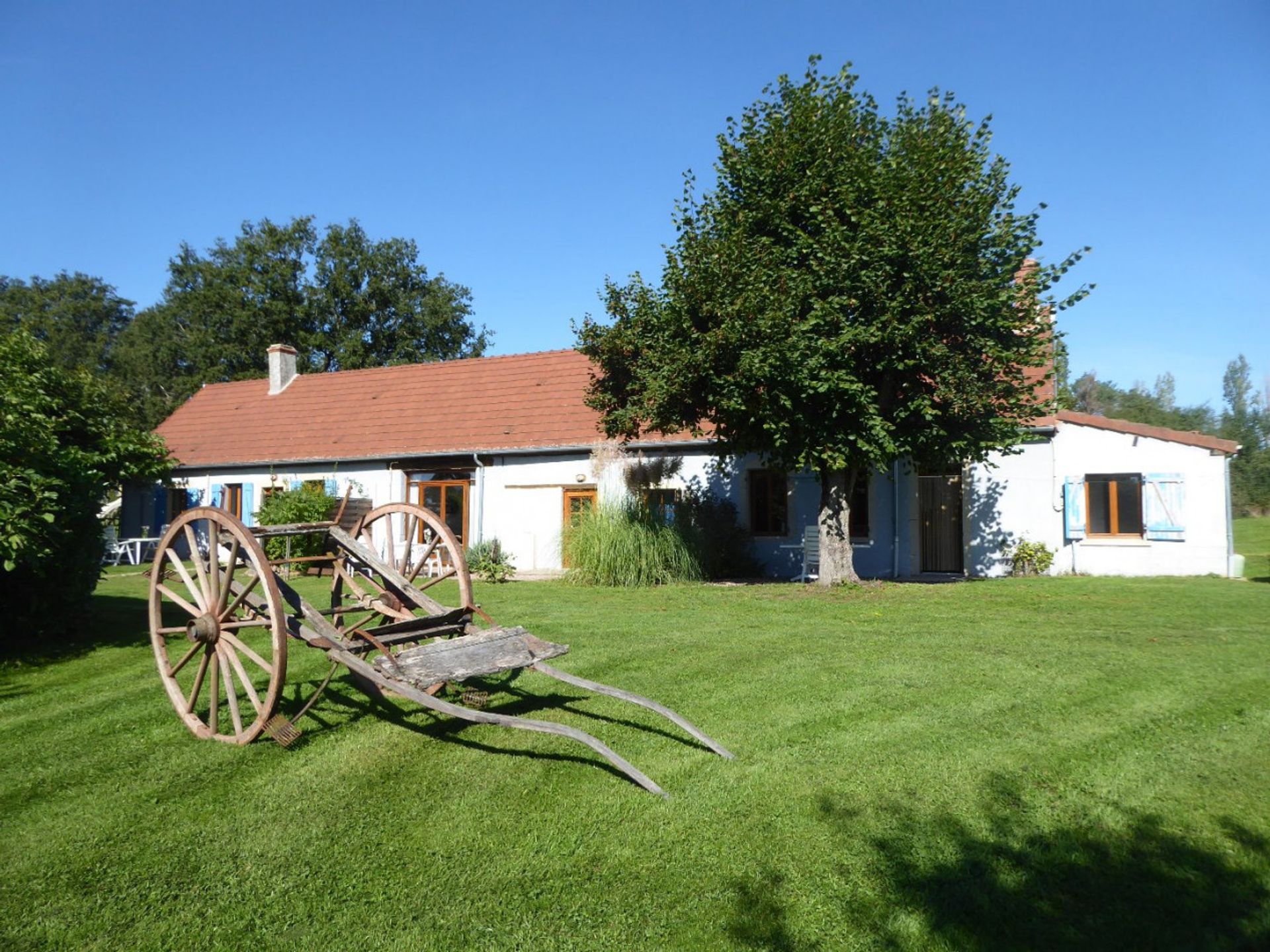 Andet i Braize, Auvergne-Rhône-Alpes 10047324