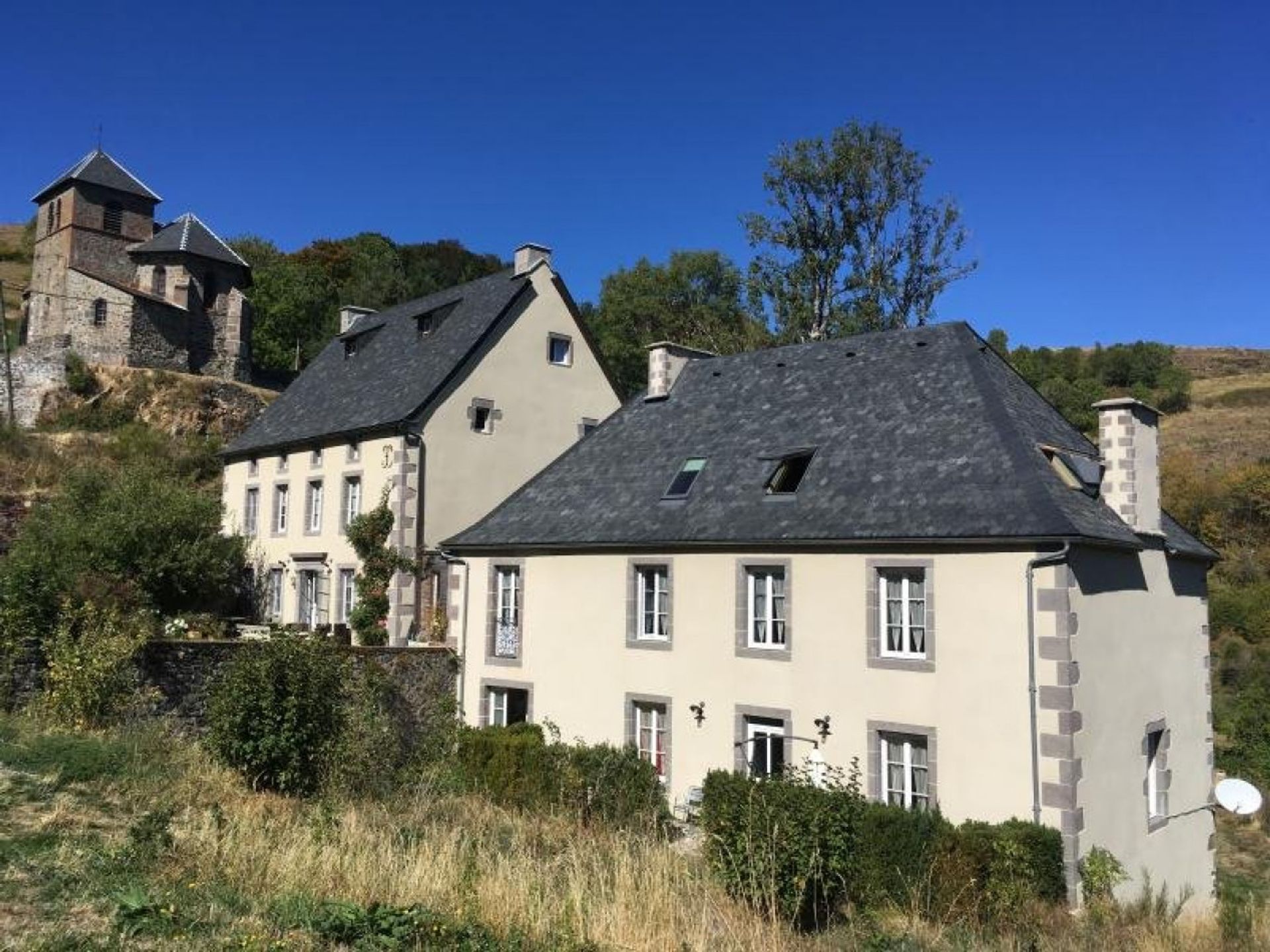 Kommerziell im Besse Et Saint Anastaise, Auvergne 10047327