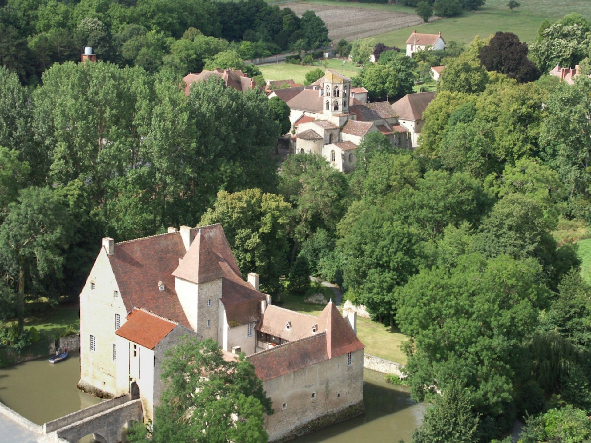 بيت في Vicq, Auvergne 10047343