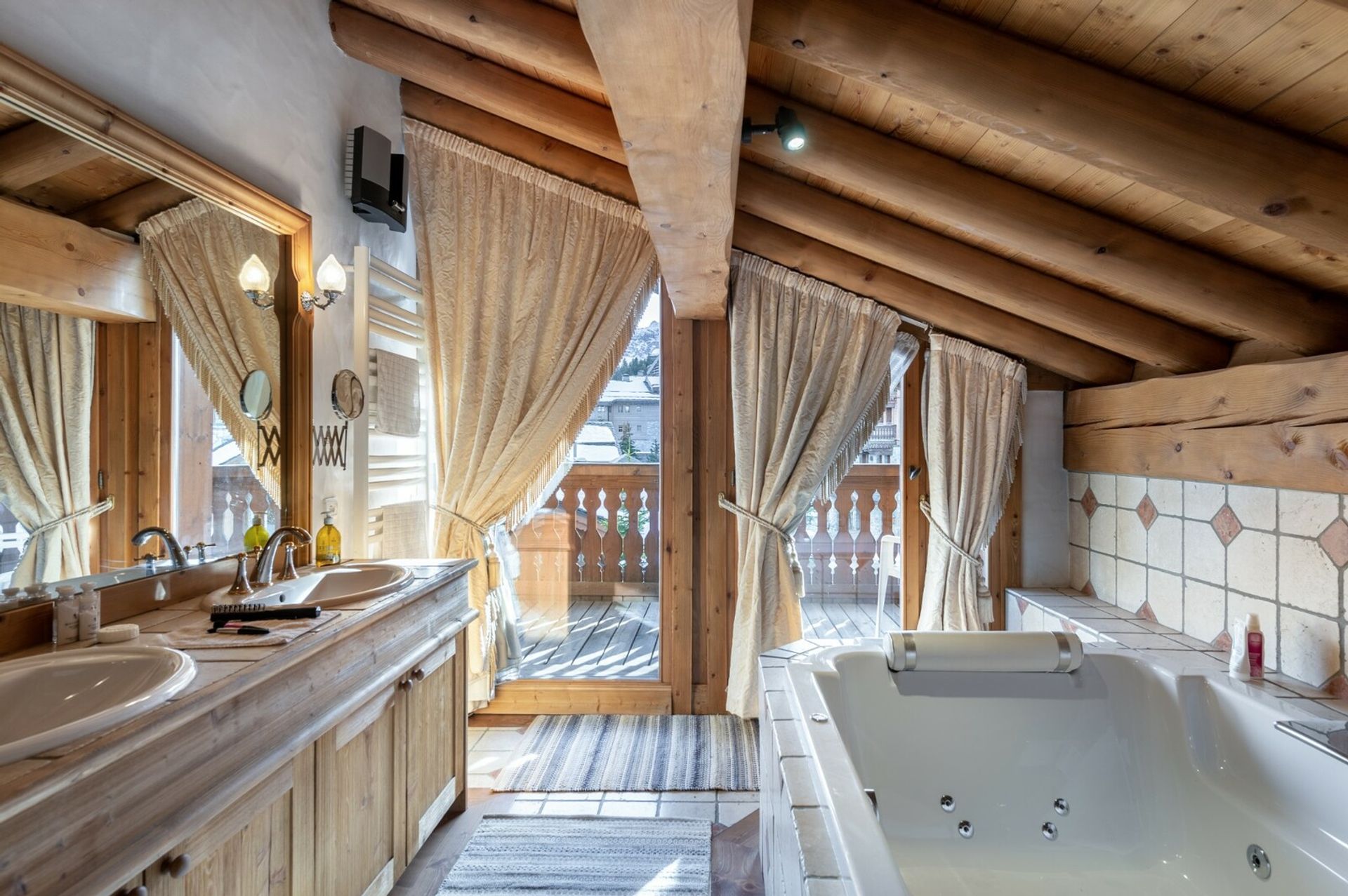 House in Courchevel, Rhone Alps 10048442