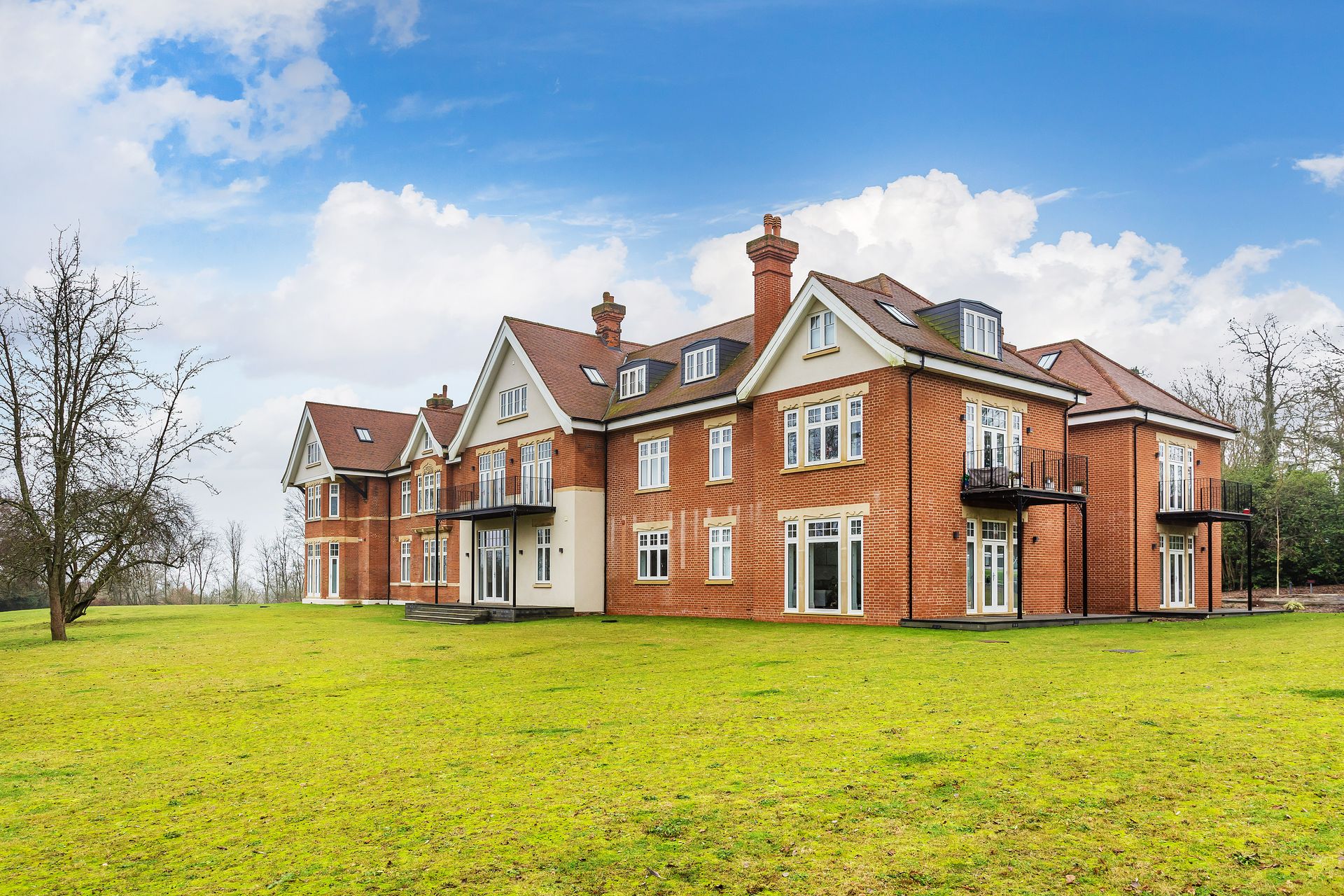 Condominium in Horley, Surrey 10048639