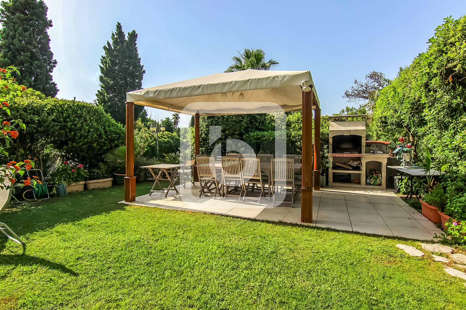 Huis in Juan-les-Pins, Provence-Alpes-Côte d'Azur 10048760