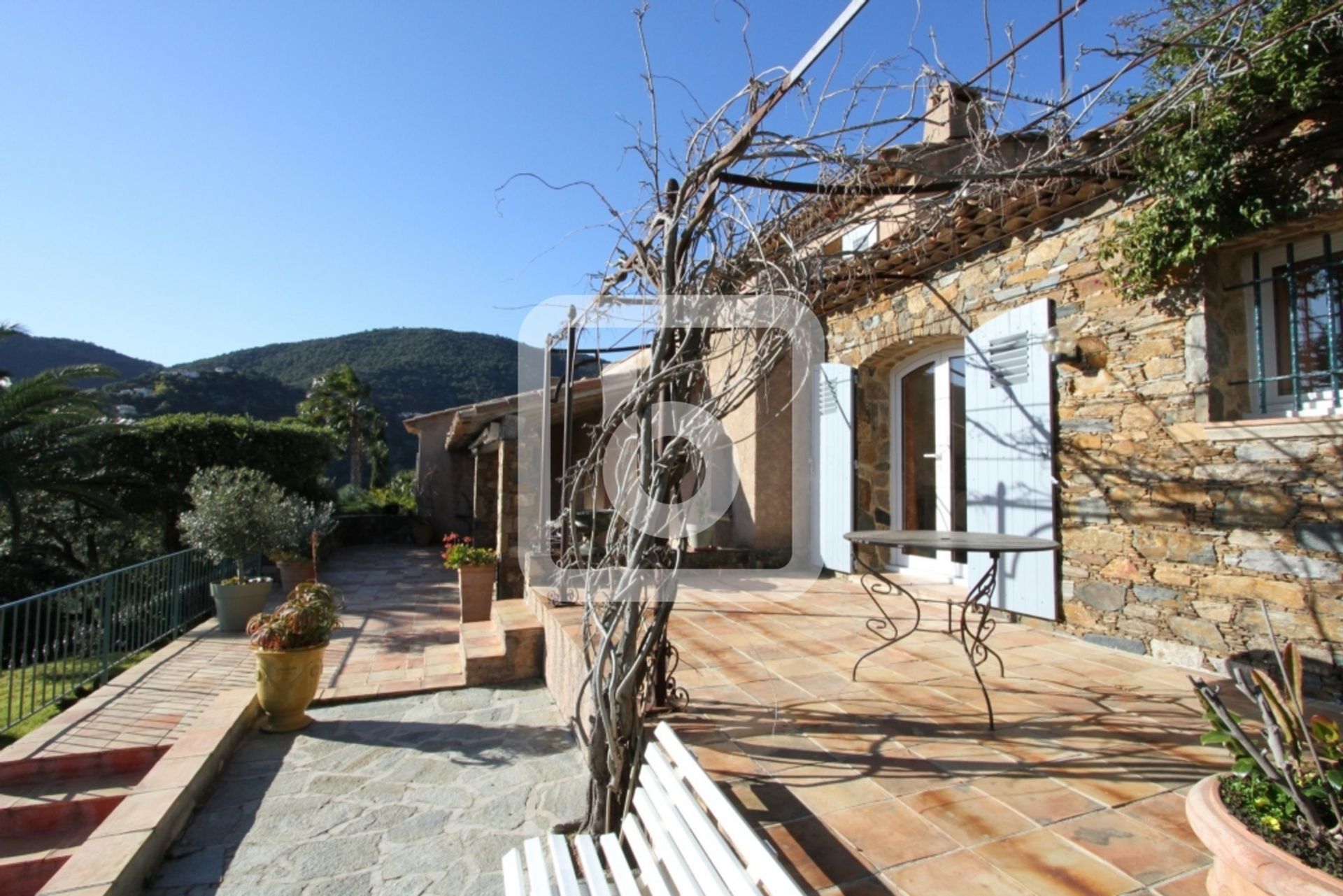 Rumah di Cavalaire Sur Mer, Provence-Alpes-Cote D'azur 10048762