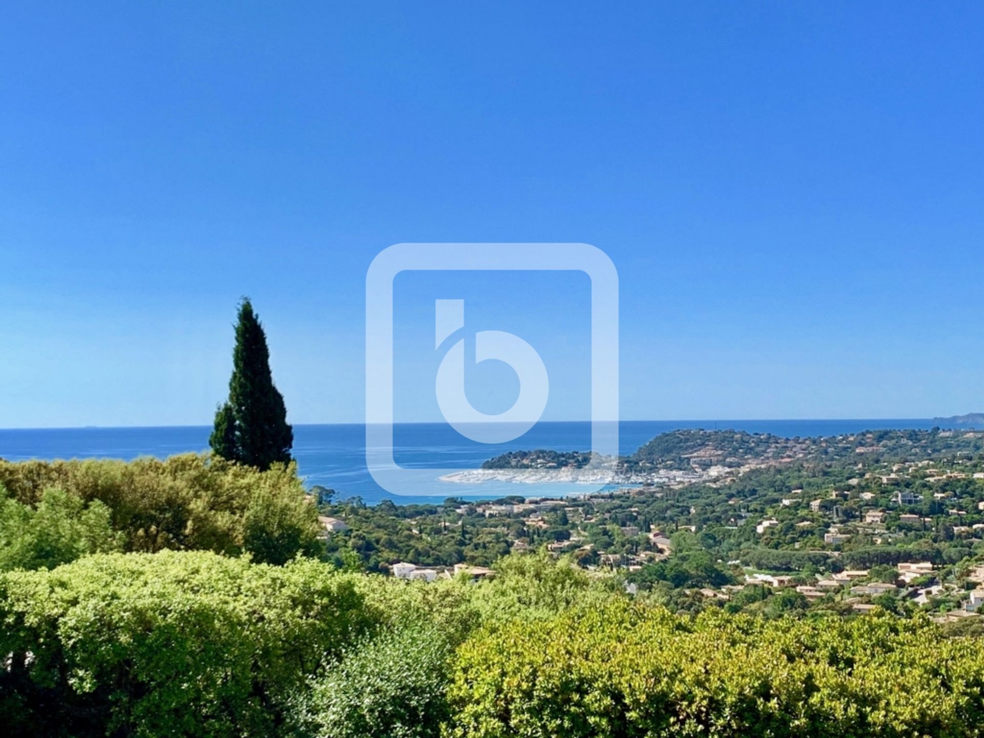 Rumah di Cavalaire Sur Mer, Provence-Alpes-Cote D'azur 10048762