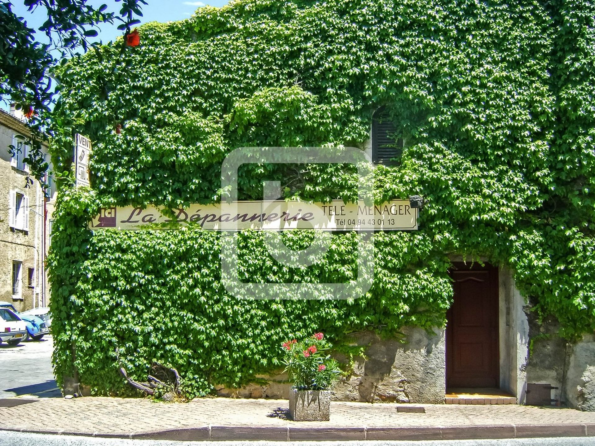 Rumah di Le Plan De La Tour, Provence-Alpes-Cote D'azur 10048767