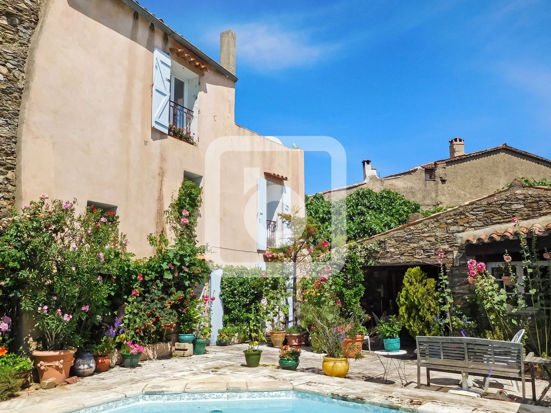 Hus i La Garde-Freinet, Provence-Alpes-Cote d'Azur 10048771