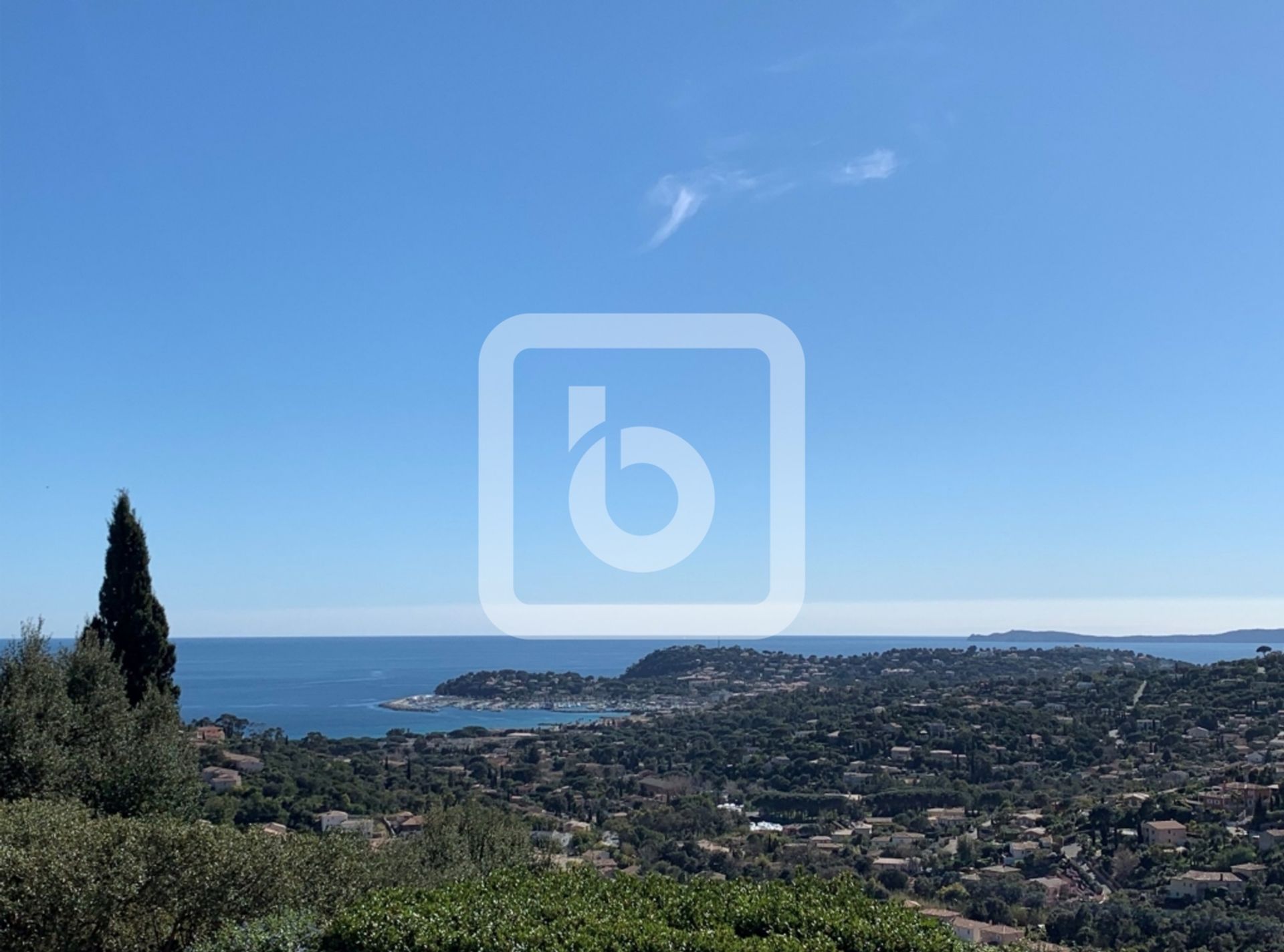 房子 在 Cavalaire Sur Mer, Provence-Alpes-Cote D'azur 10048774