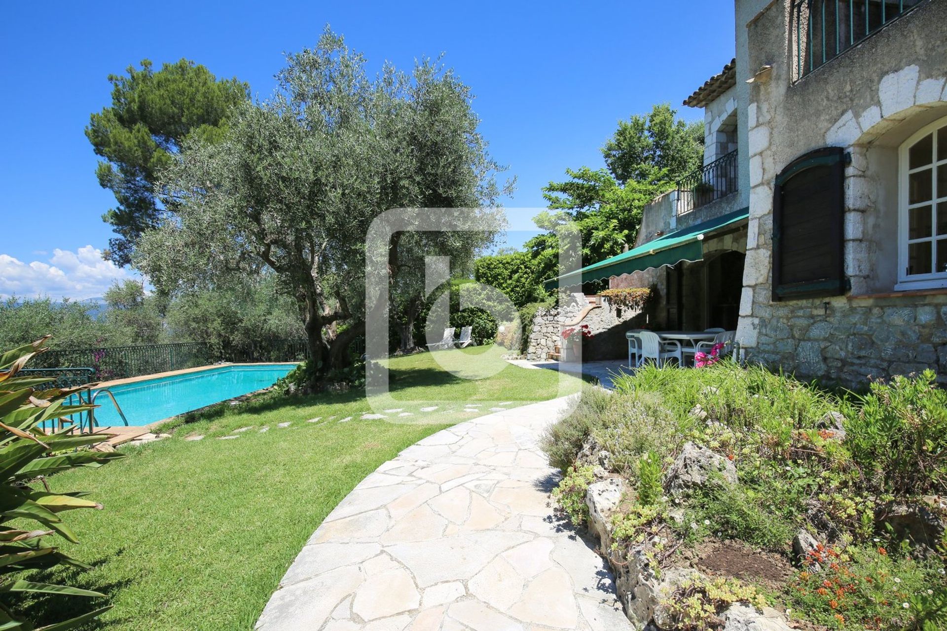 房子 在 Mougins, Provence-Alpes-Cote D'azur 10048780