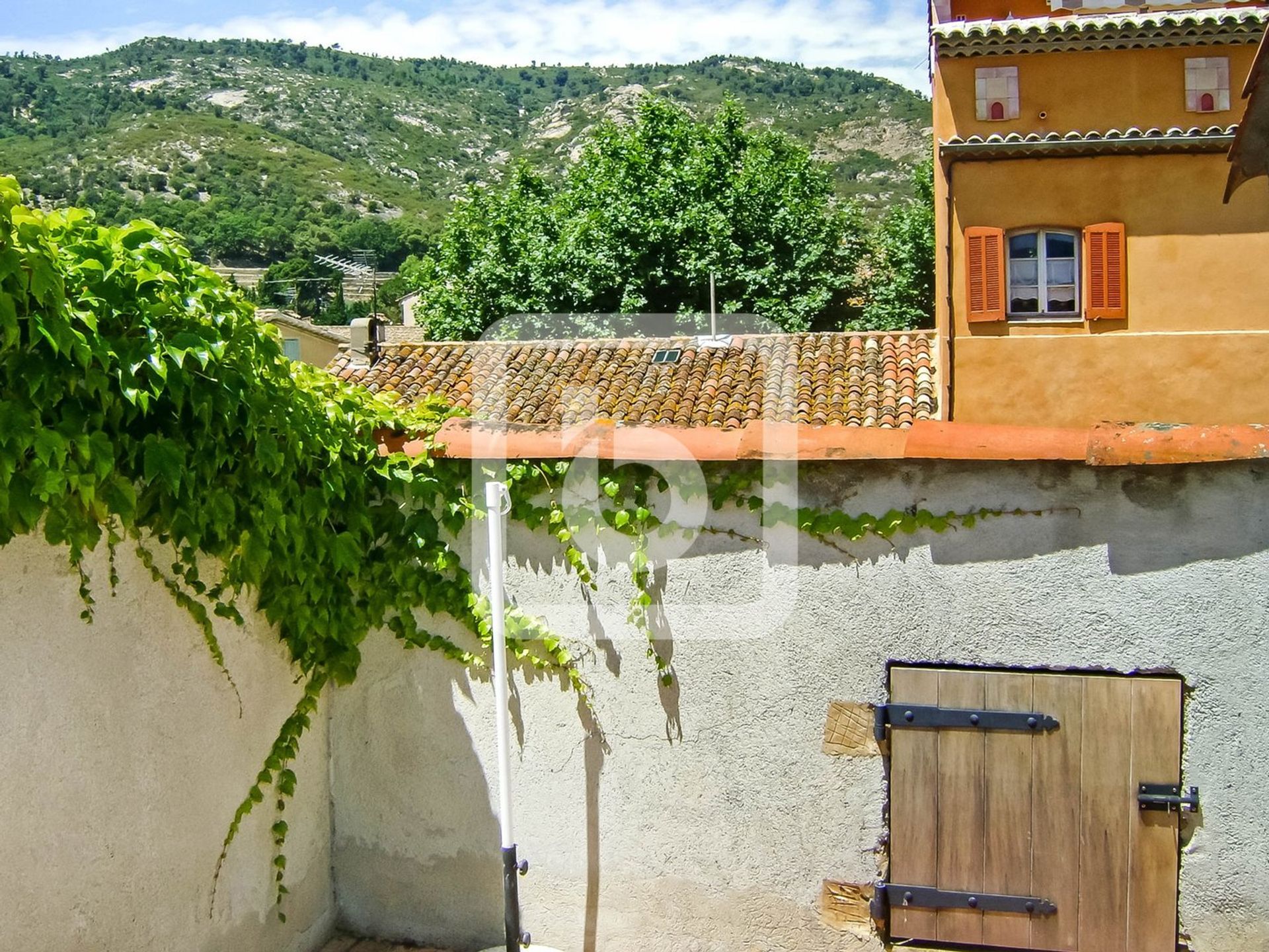 Hus i Le Plan De La Tour, Provence-Alpes-Cote D'azur 10048784