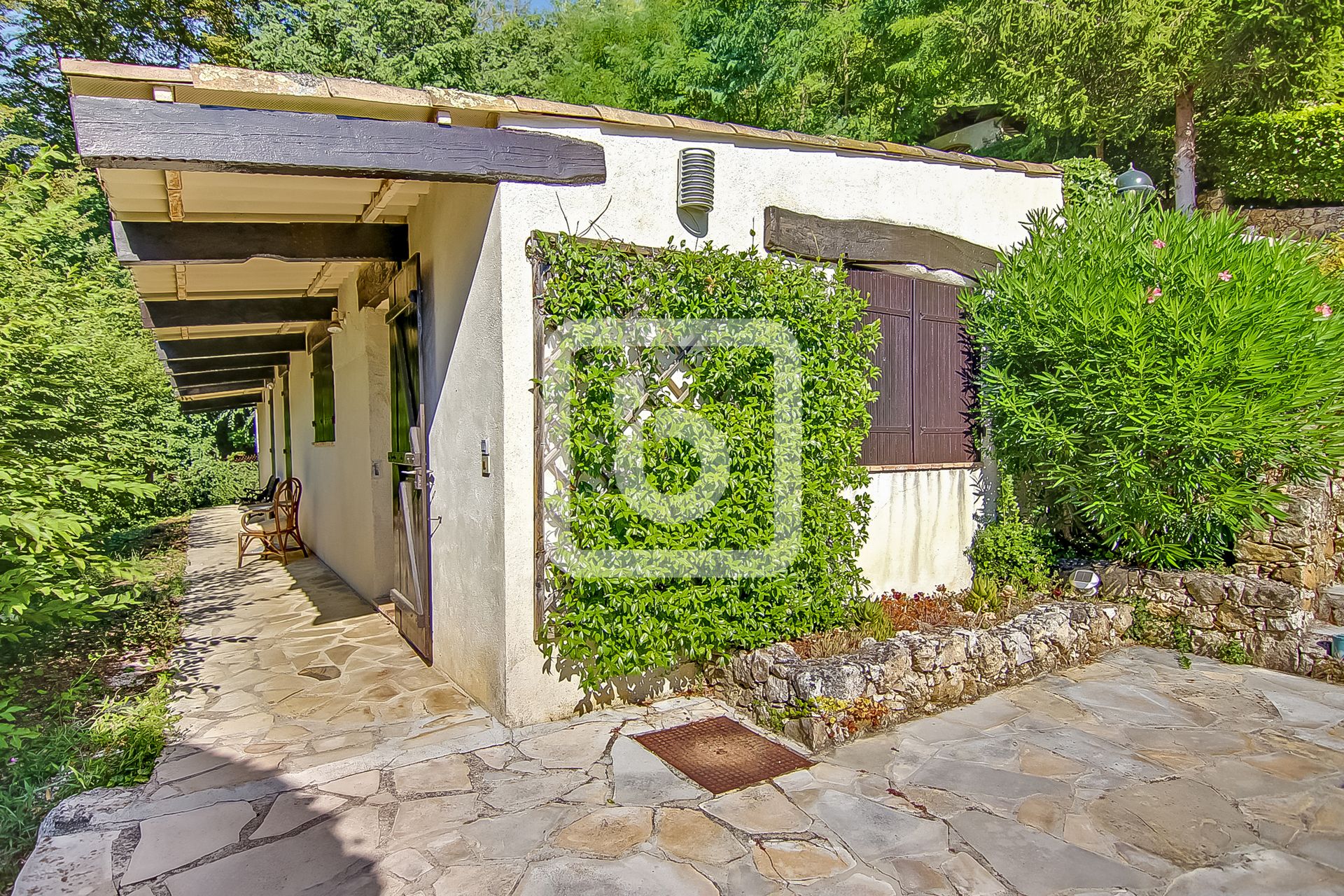 House in La Trinite, Provence-Alpes-Cote D'azur 10048795