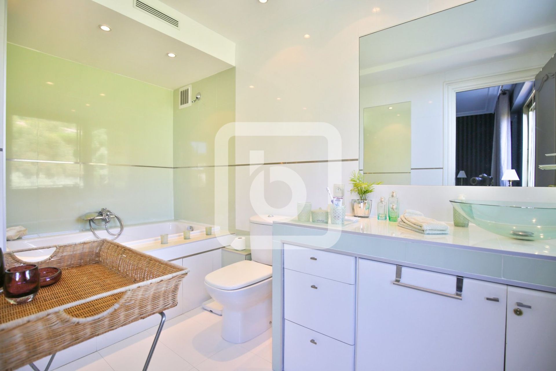 Condominium in Cannes, Provence-Alpes-Cote D'azur 10048799