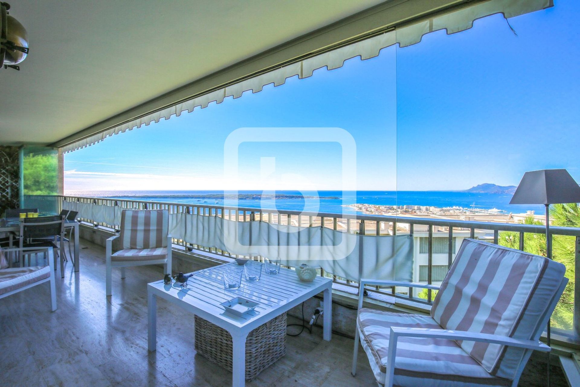 Condominium in Cannes, Provence-Alpes-Cote D'azur 10048799