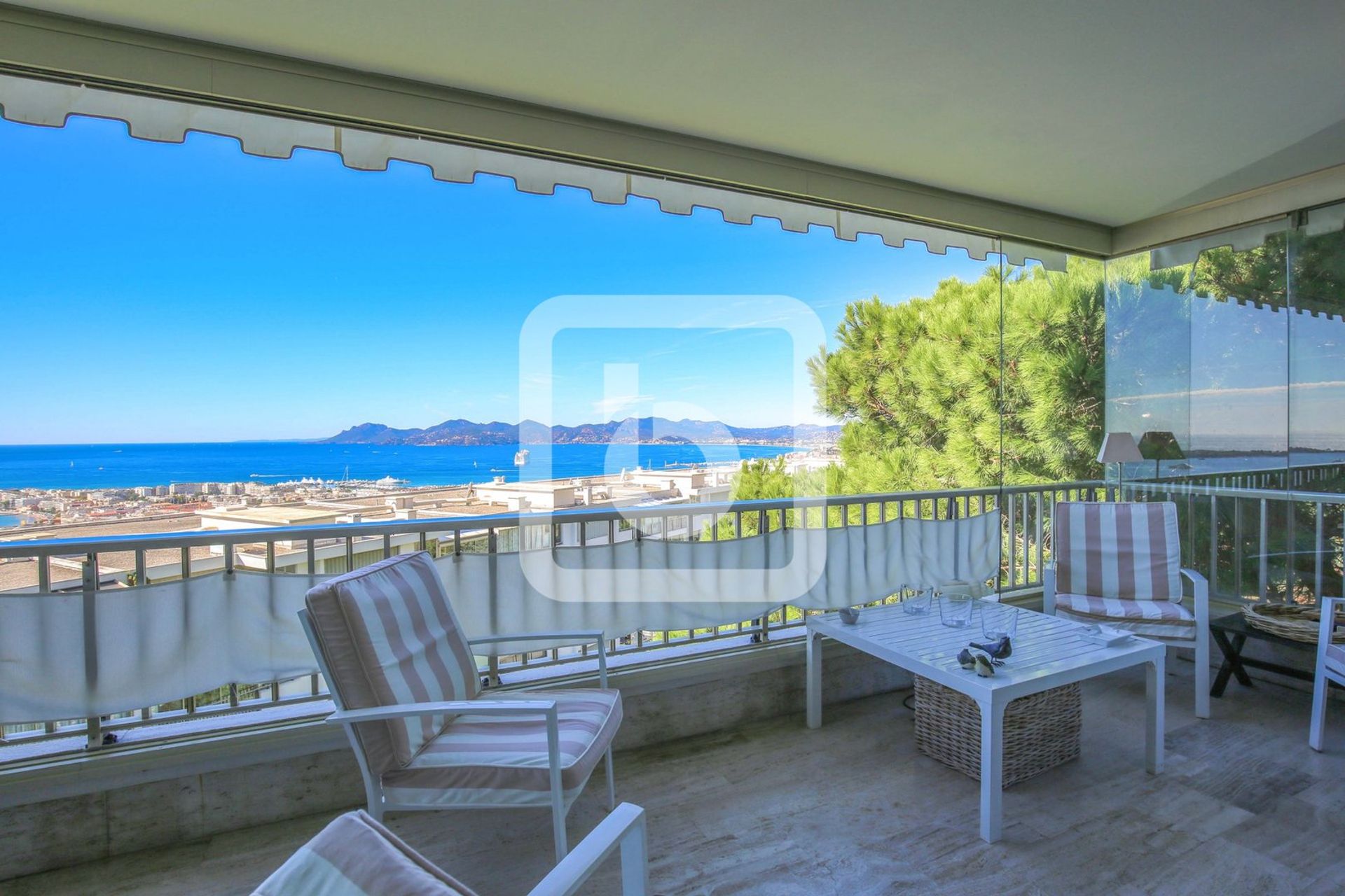 Condominium in Cannes, Provence-Alpes-Cote D'azur 10048799