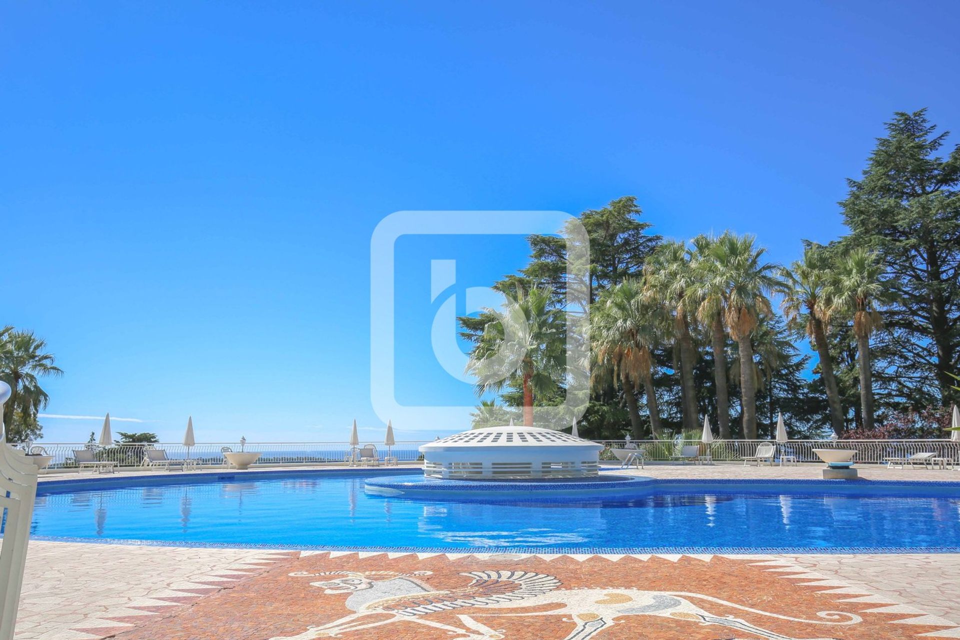 Condominium in Cannes, Provence-Alpes-Cote D'azur 10048799