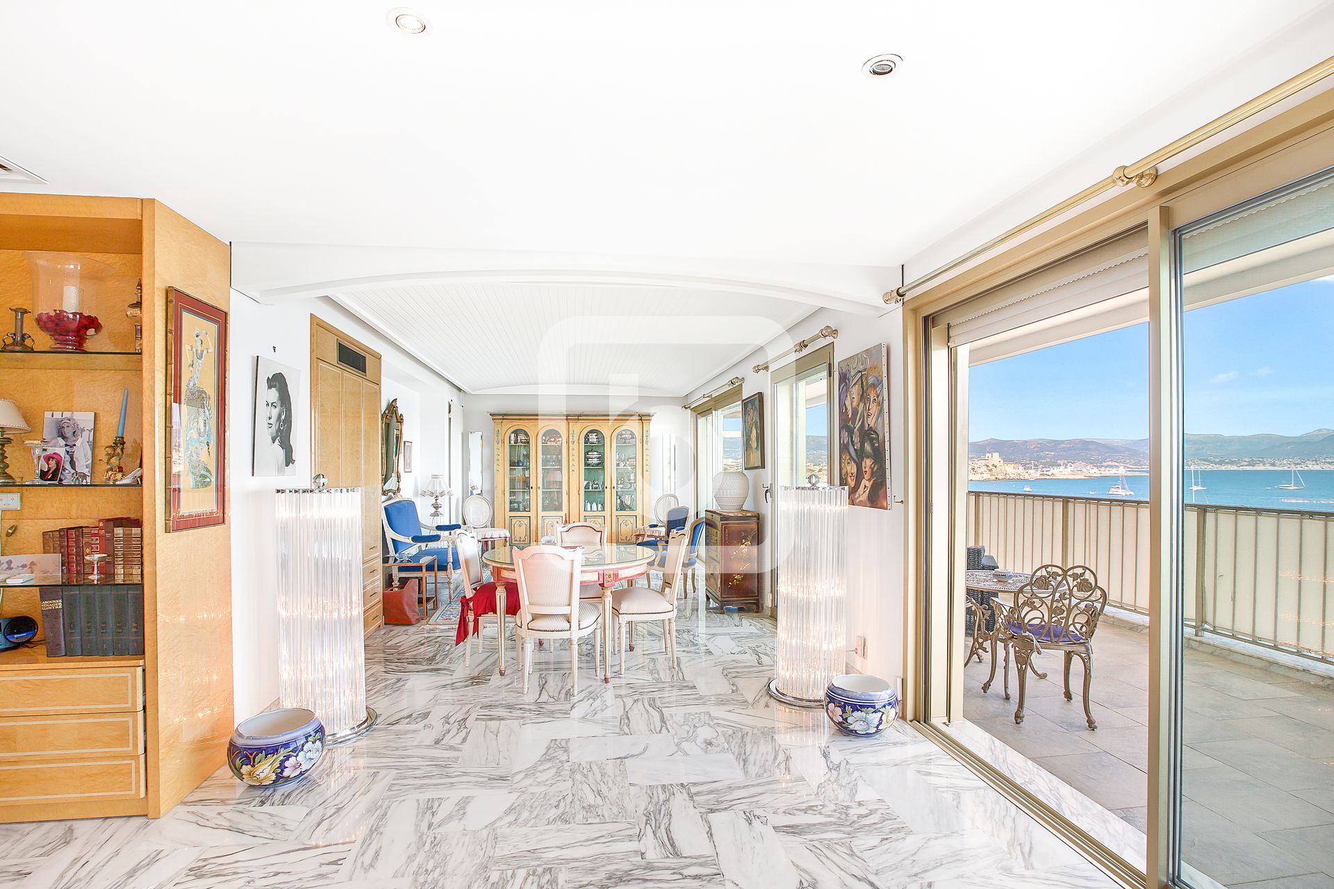 Condominium in Antibes, Provence-Alpes-Cote D'azur 10048853