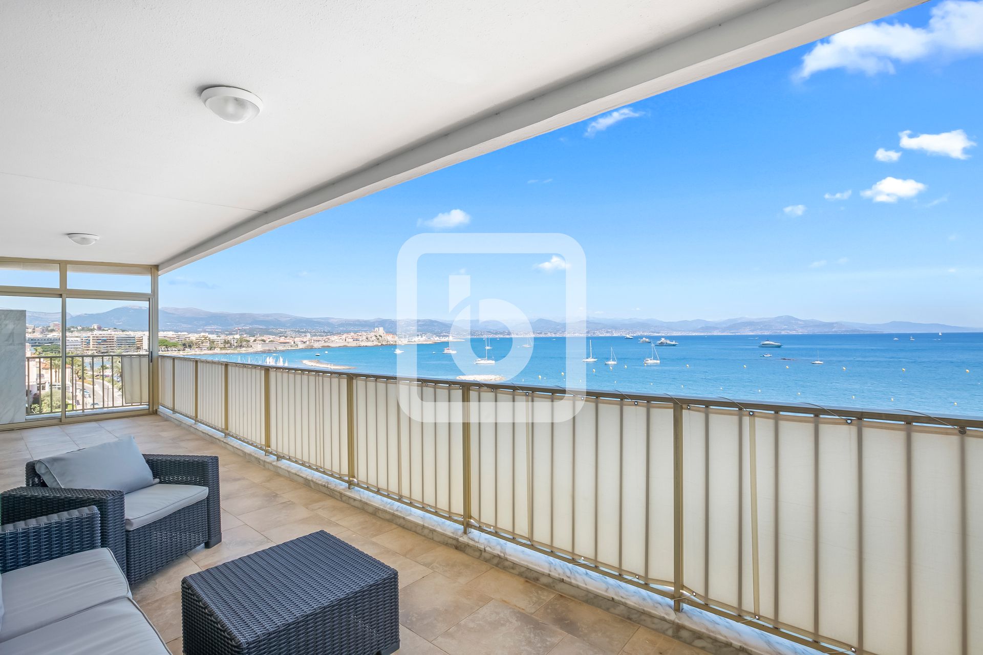 Condominium in Antibes, Provence-Alpes-Cote D'azur 10048853