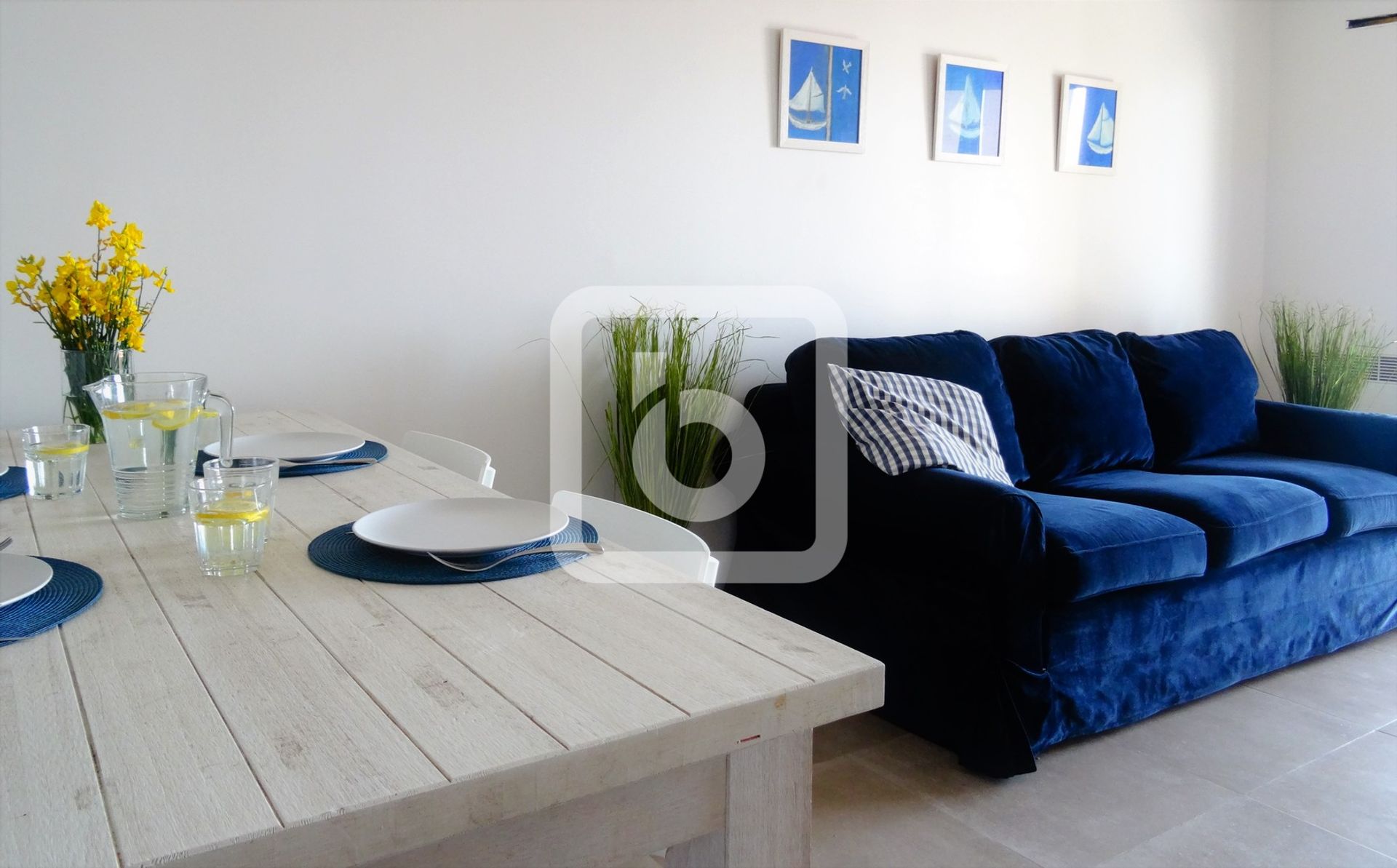 Condominium in Nice, Provence-Alpes-Cote D'azur 10048856