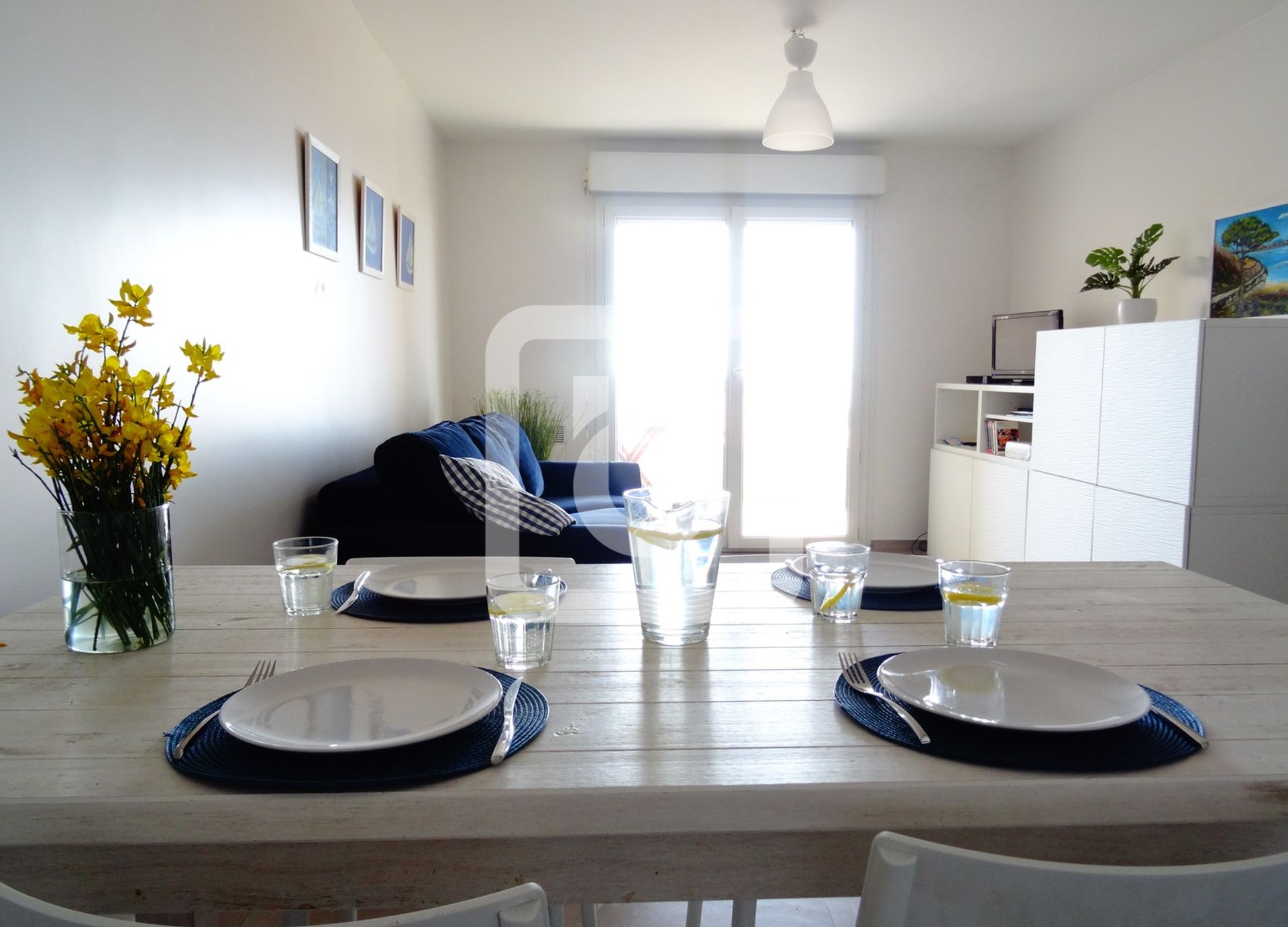 Condominium in Nice, Provence-Alpes-Cote D'azur 10048856