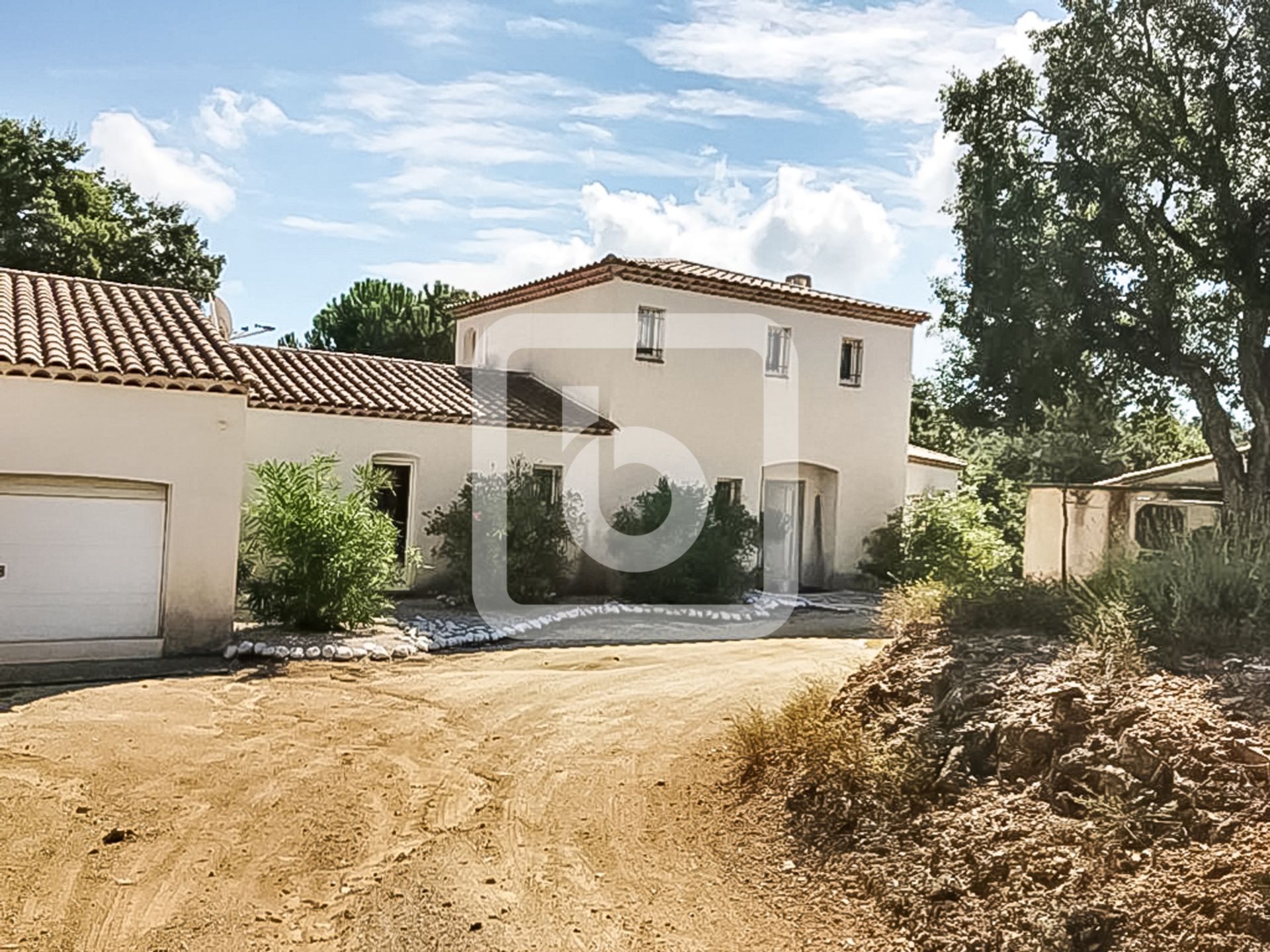 Hus i Le Plan-de-la-Tour, Provence-Alpes-Cote d'Azur 10048865