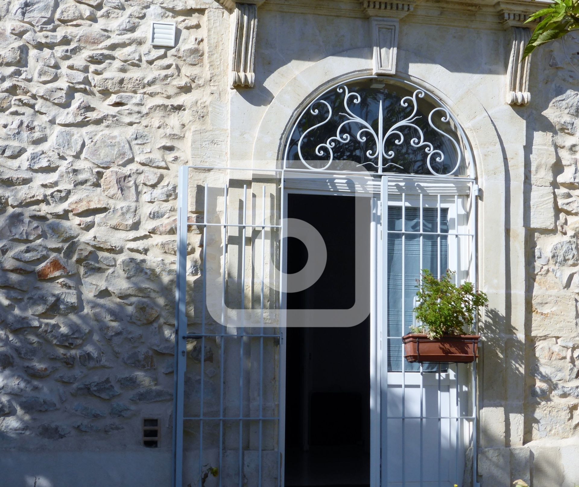 Haus im Nimes, Languedoc-Roussillon 10048879