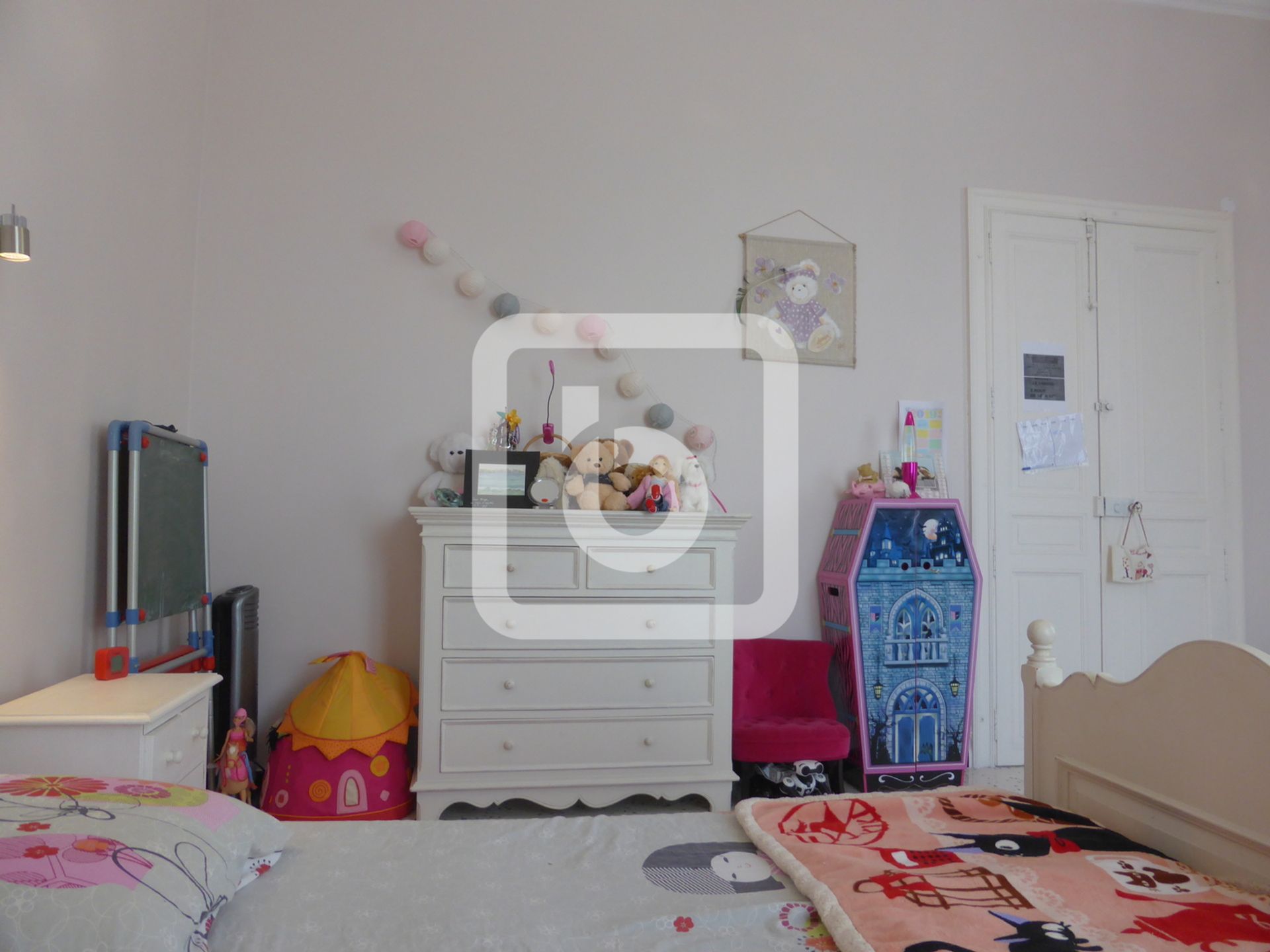 loger dans Nimes, Languedoc-Roussillon 10048891