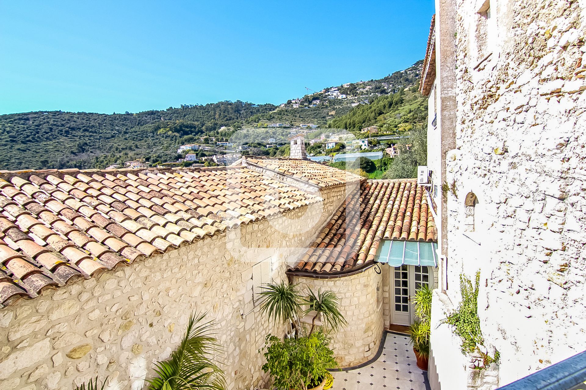 집 에 Eze, Provence-Alpes-Cote D'azur 10048906