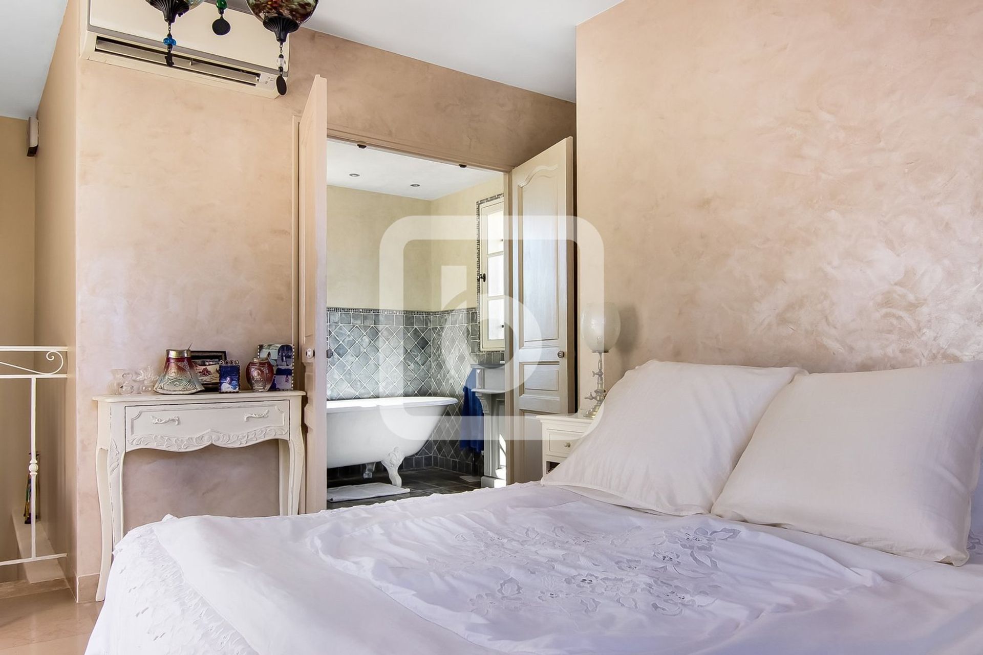 Hus i Golfe Juan, Provence-Alpes-Cote D'azur 10048917