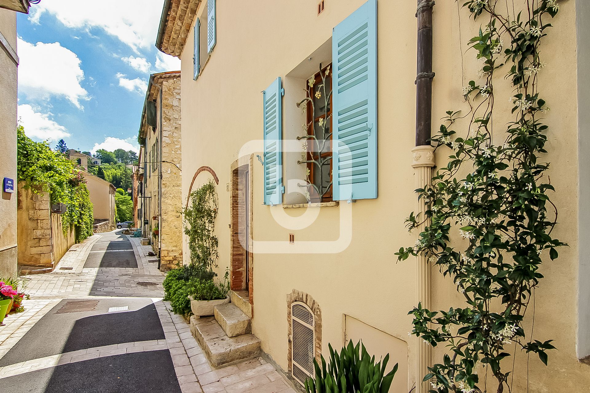 Hus i Valbonne, Provence-Alpes-Cote d'Azur 10048942