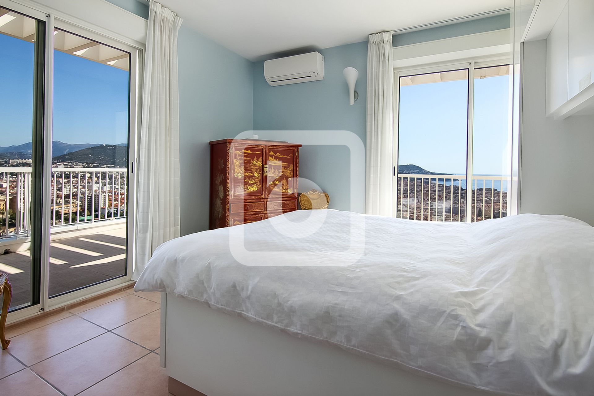 Condominium in Nice, Provence-Alpes-Cote D'azur 10048951