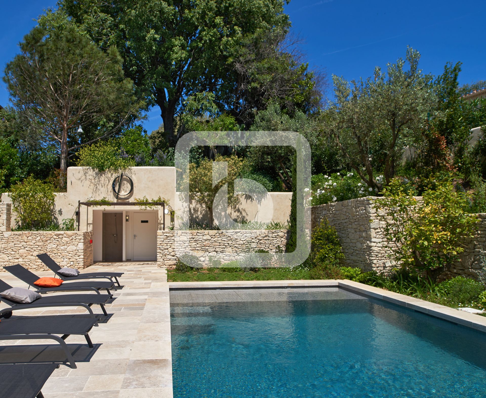 Кондоминиум в Cap D'antibes, Provence-Alpes-Cote D'azur 10048981