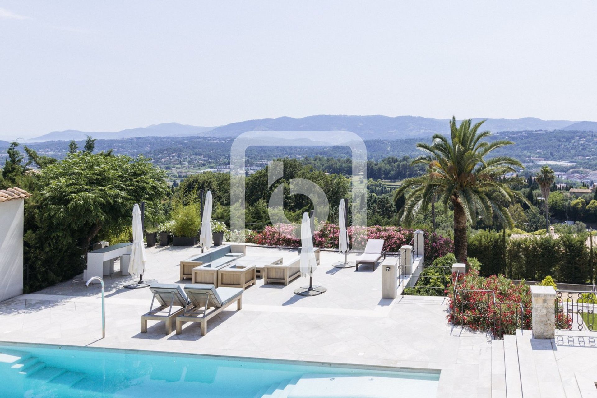 בַּיִת ב Plascassier, Provence-Alpes-Cote D'azur 10048993